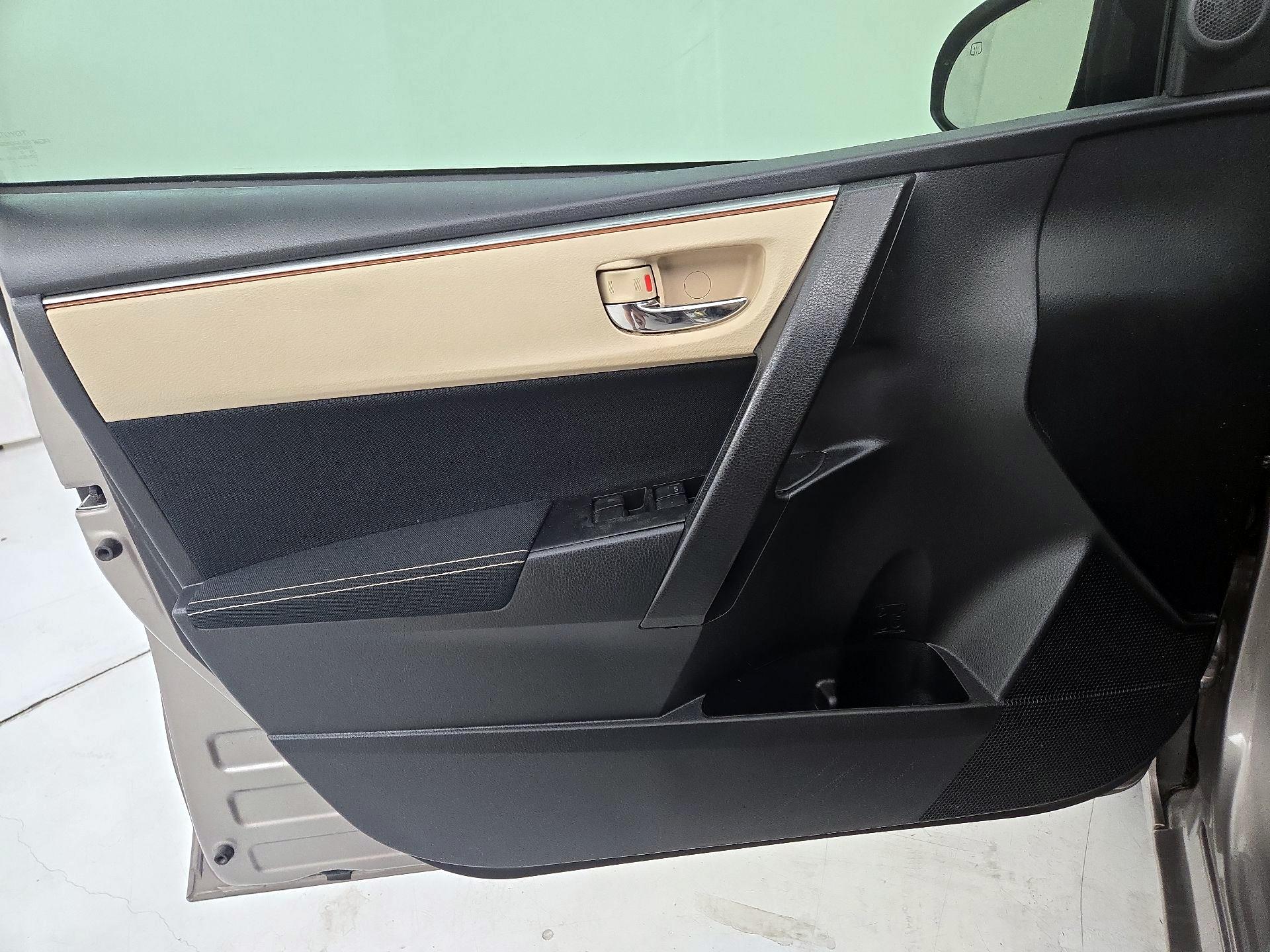 Thumbnail: 2016 Toyota Corolla - 12