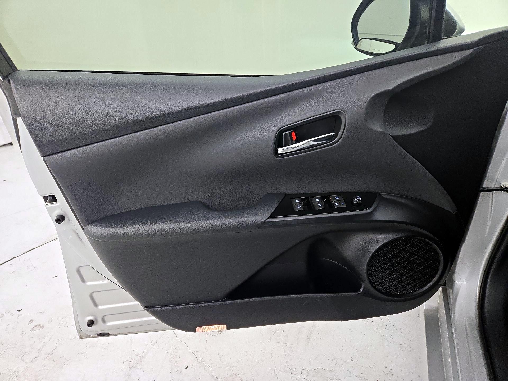 Thumbnail: 2016 Toyota Prius - 12