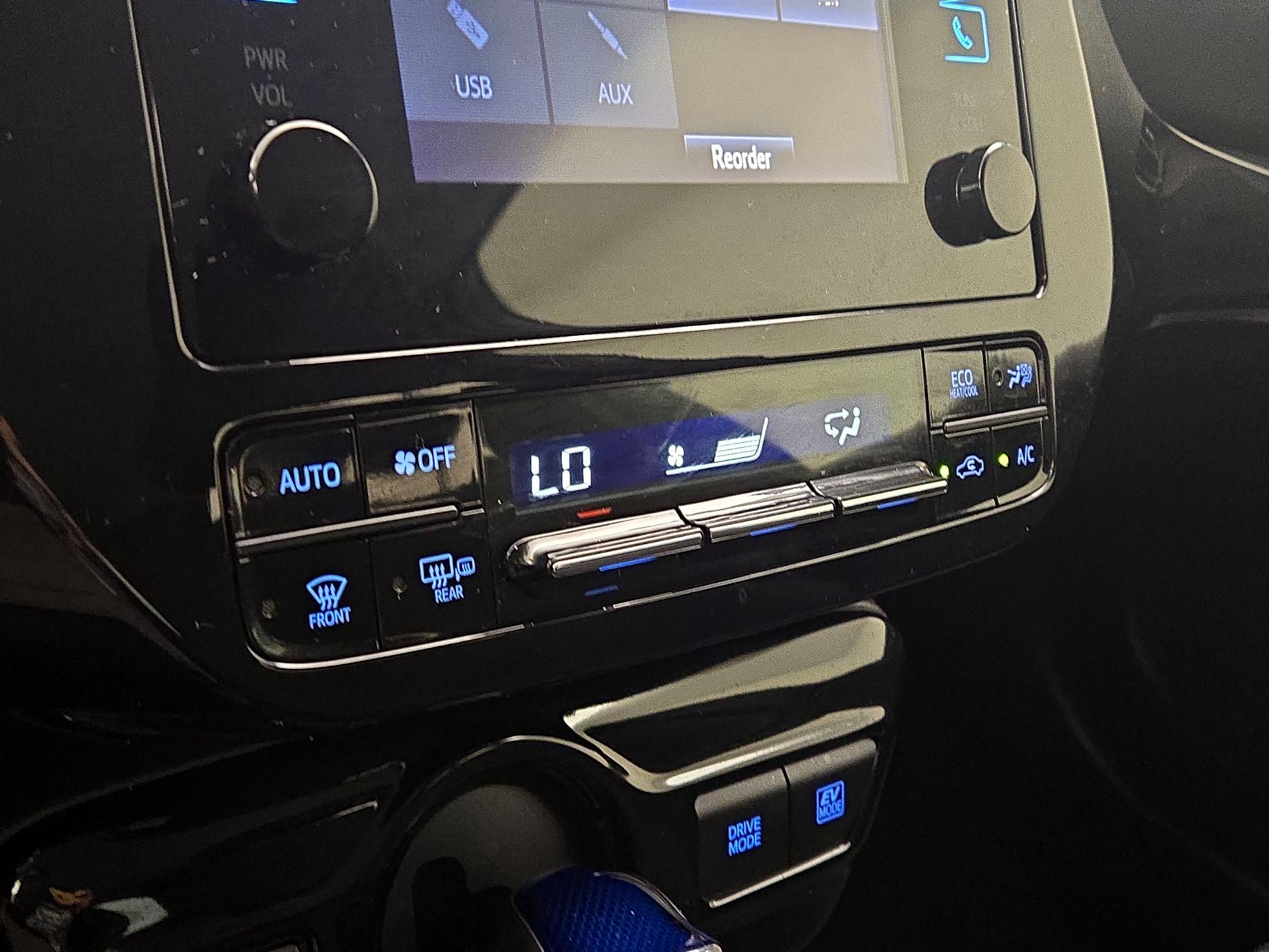 Thumbnail: 2016 Toyota Prius - 16