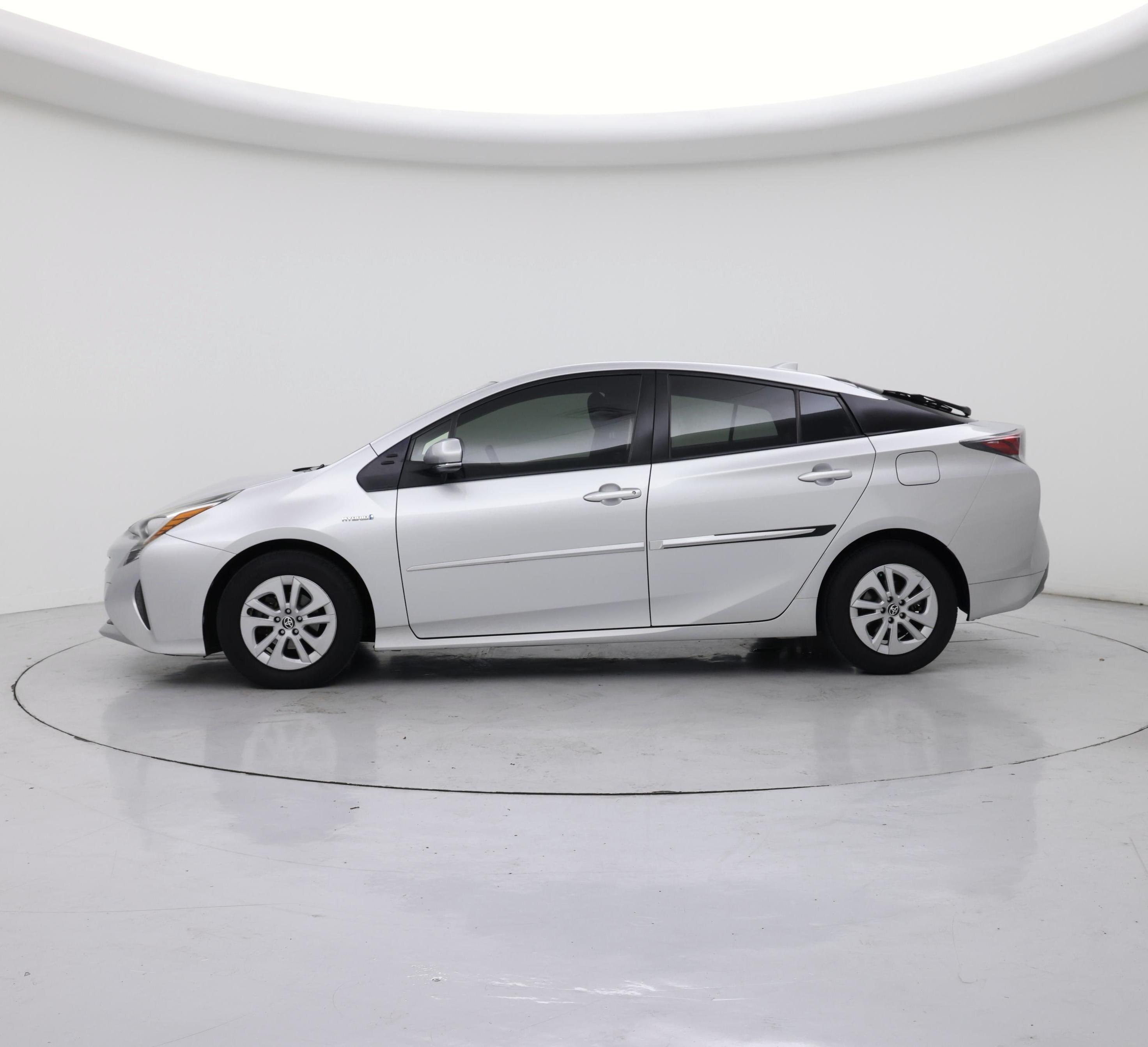 Thumbnail: 2016 Toyota Prius - 3