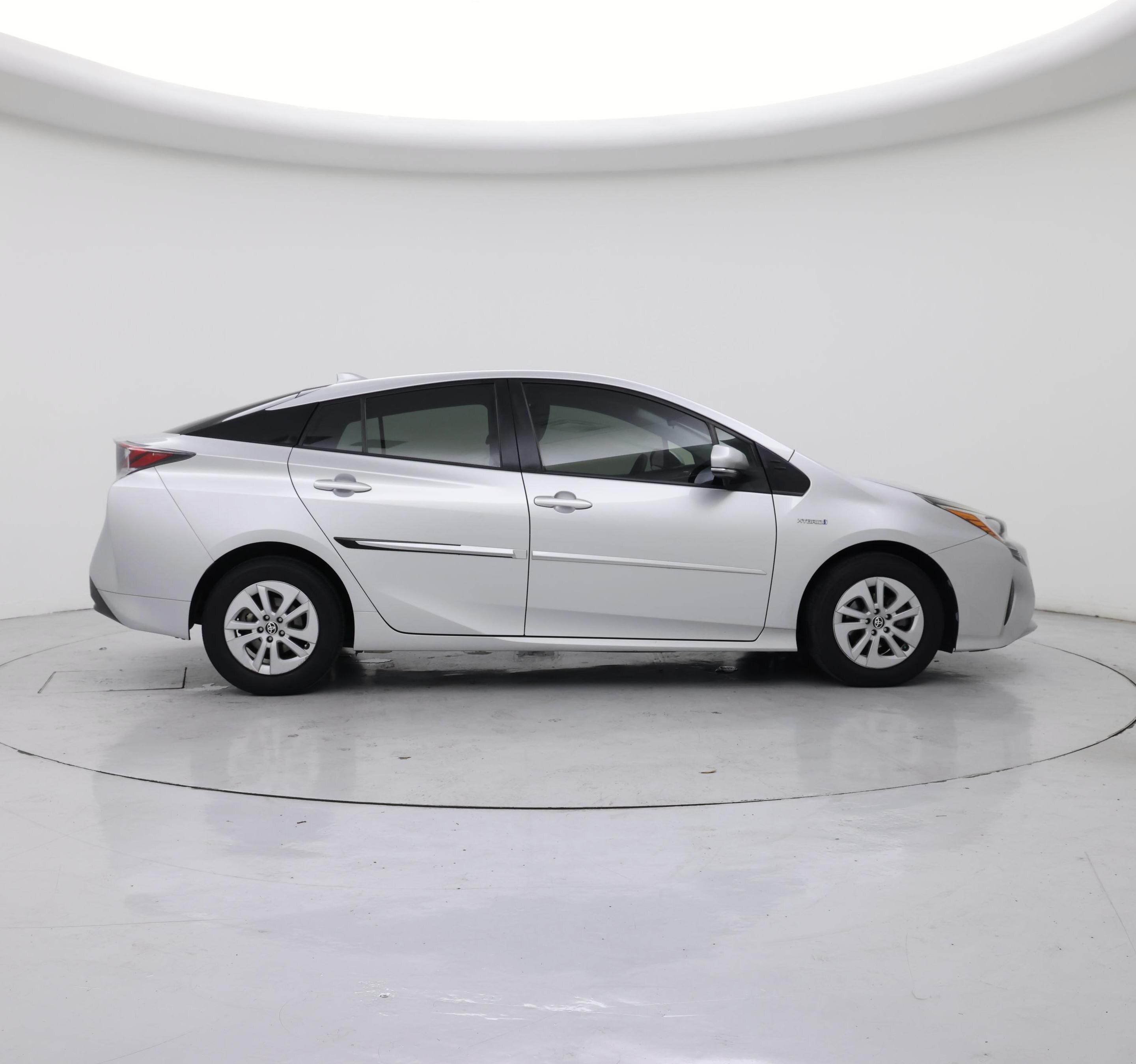 Thumbnail: 2016 Toyota Prius - 7