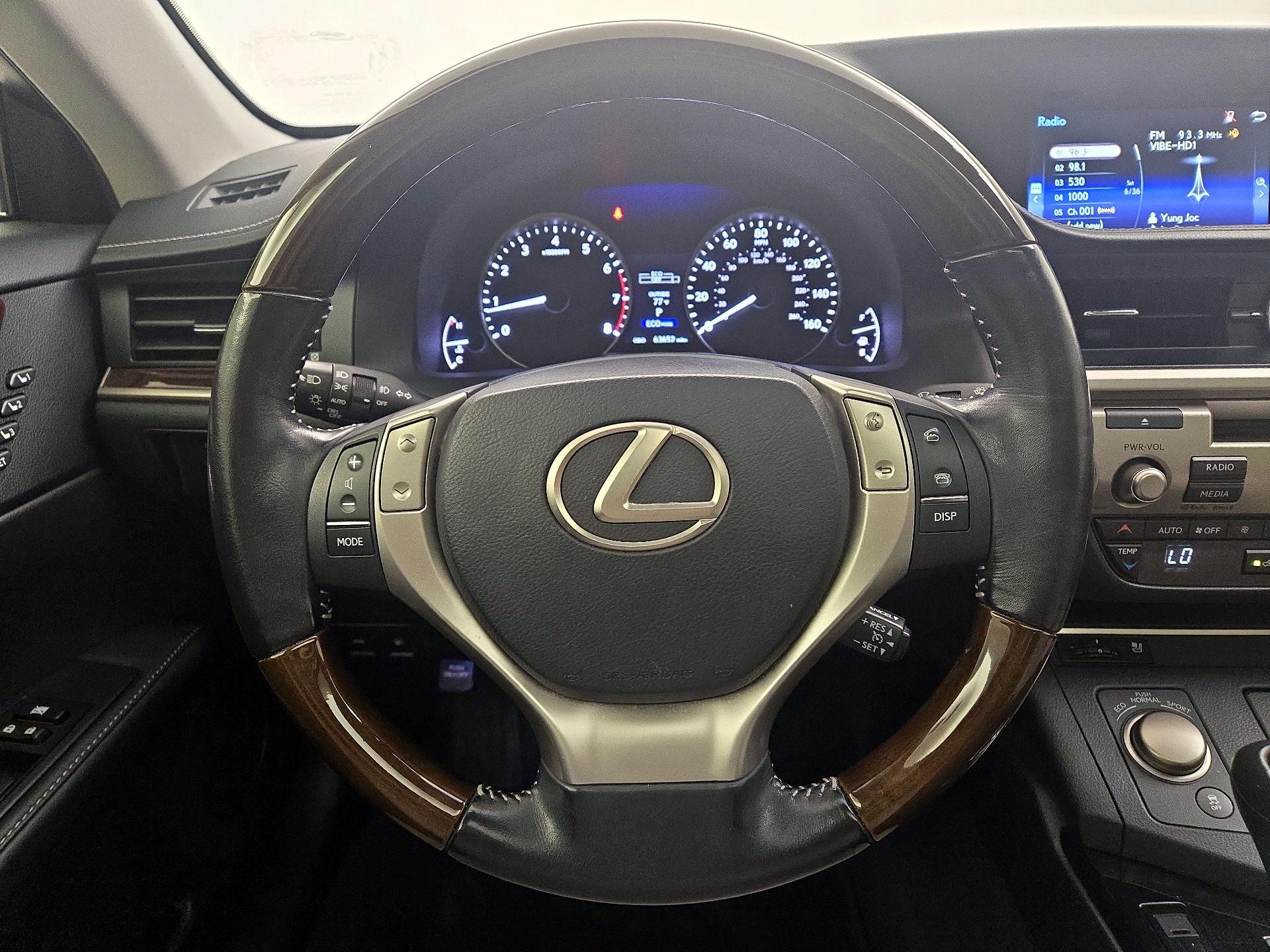 Thumbnail: 2015 Lexus ES - 10