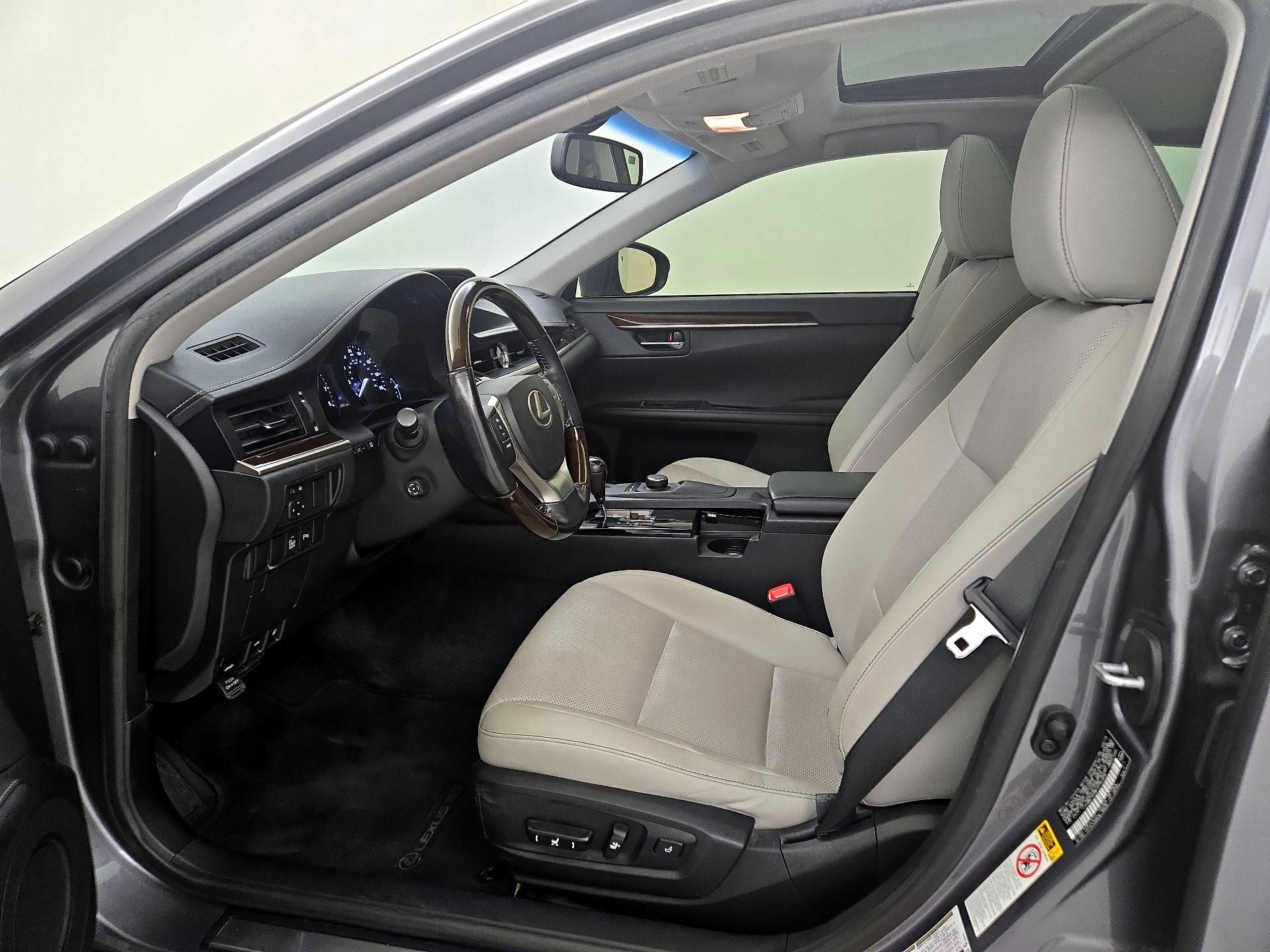 Thumbnail: 2015 Lexus ES - 11