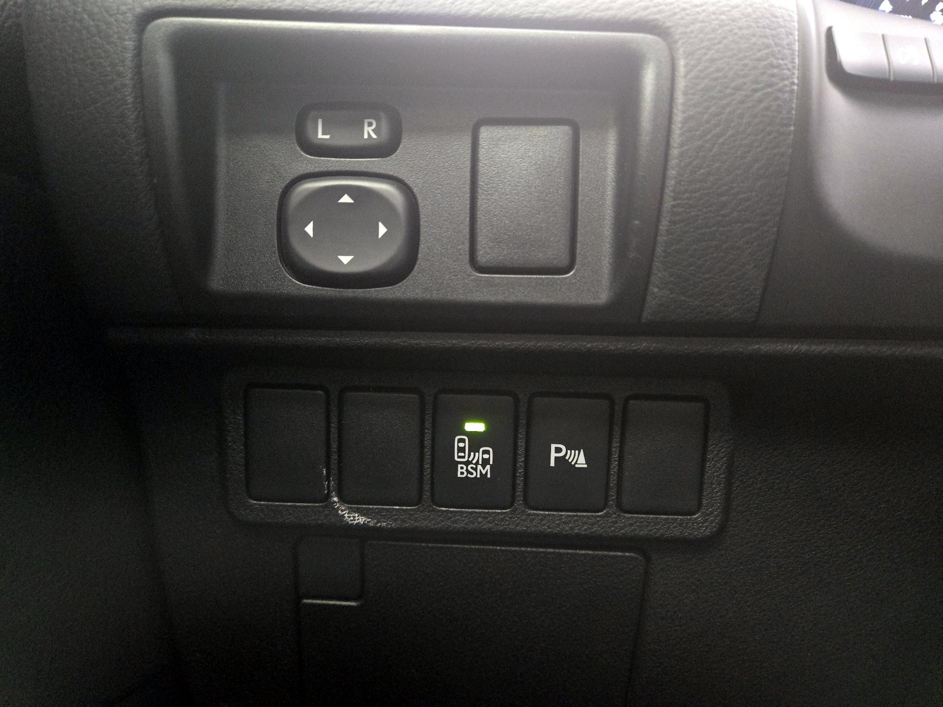 Thumbnail: 2015 Lexus ES - 13