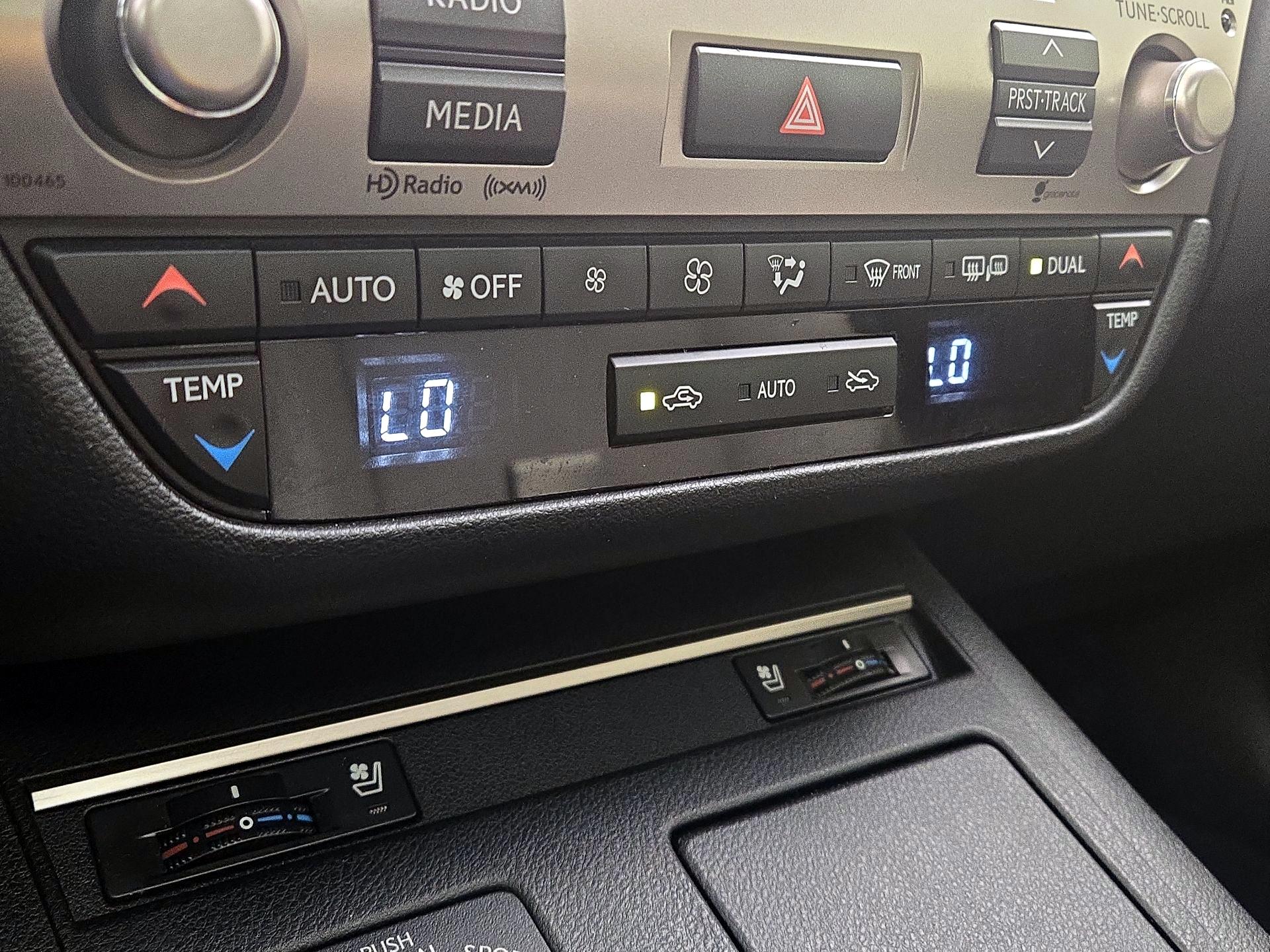 Thumbnail: 2015 Lexus ES - 16