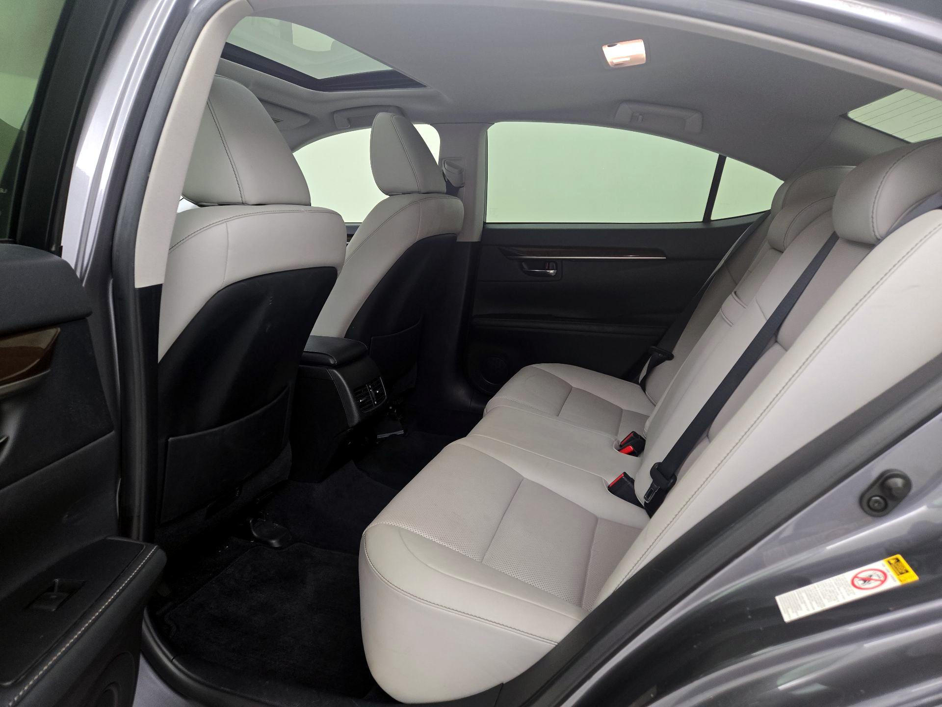 Thumbnail: 2015 Lexus ES - 20