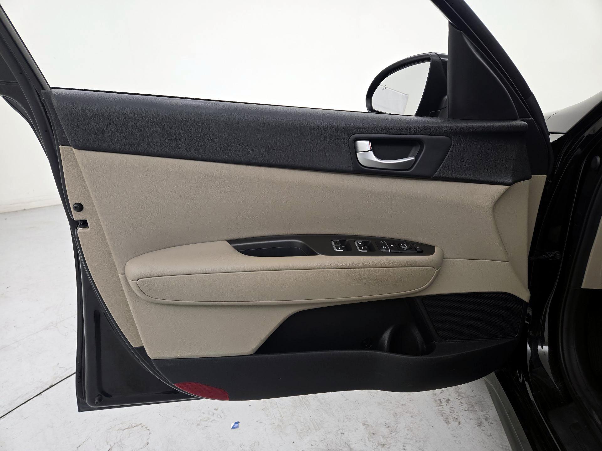 Thumbnail: 2018 Kia Optima - 12