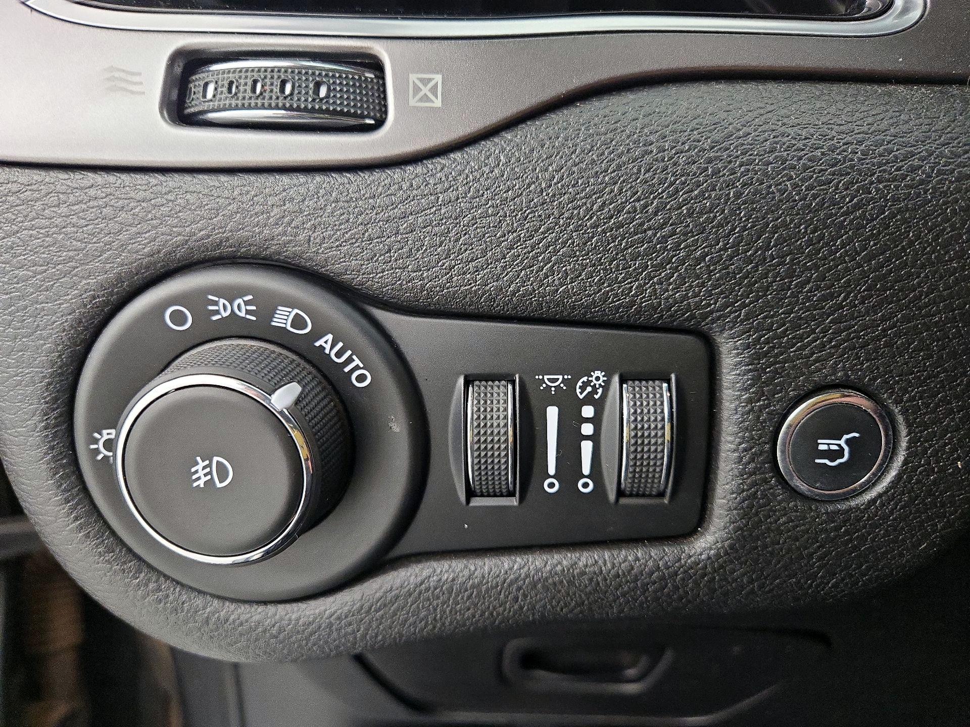 Thumbnail: 2020 Jeep Cherokee - 13
