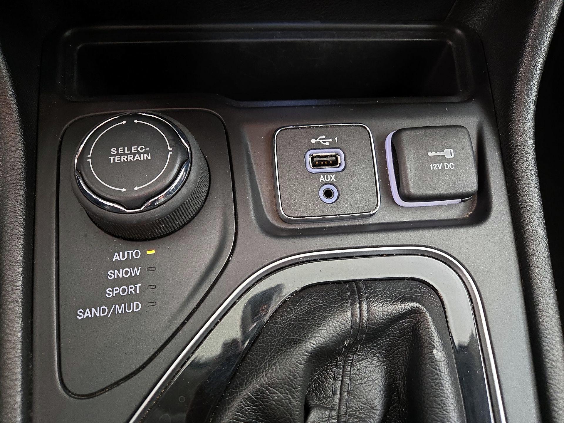 Thumbnail: 2020 Jeep Cherokee - 19