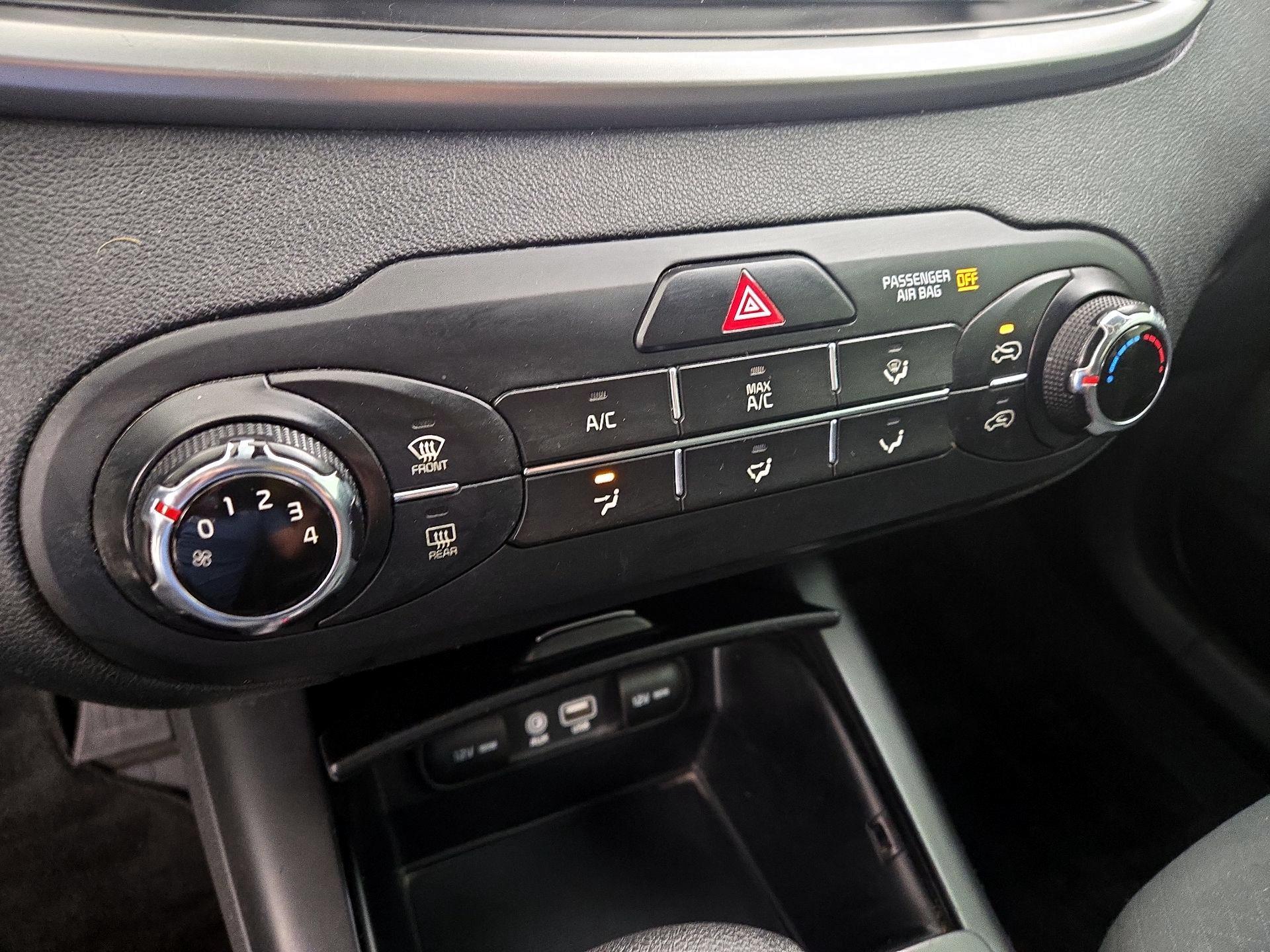 Thumbnail: 2020 Kia Sorento - 16
