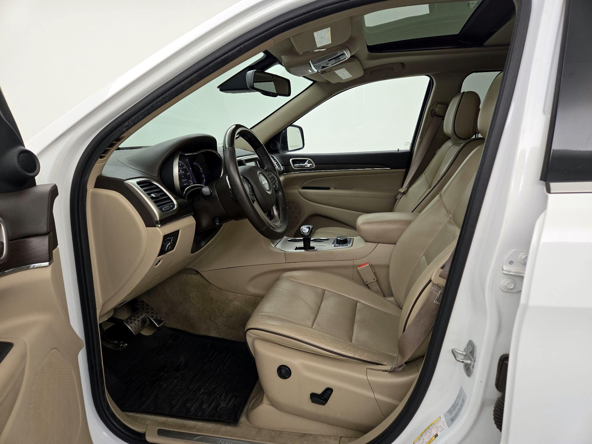 Thumbnail: 2015 Jeep Grand Cherokee - 11