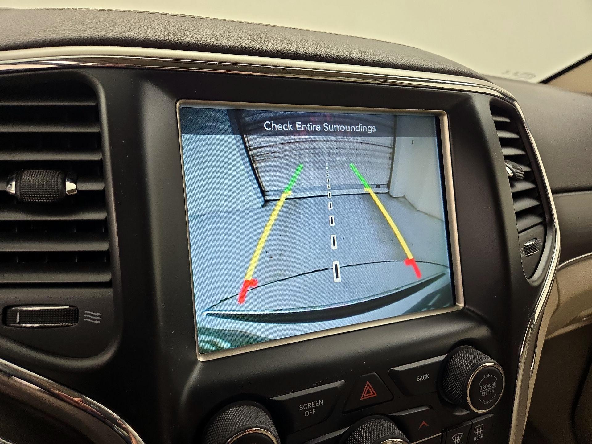 Thumbnail: 2015 Jeep Grand Cherokee - 14