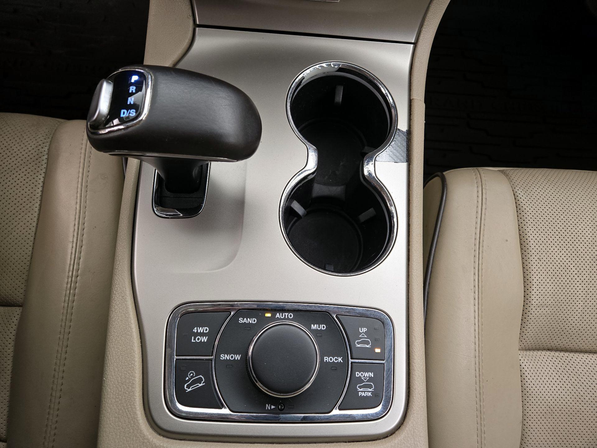 Thumbnail: 2015 Jeep Grand Cherokee - 17