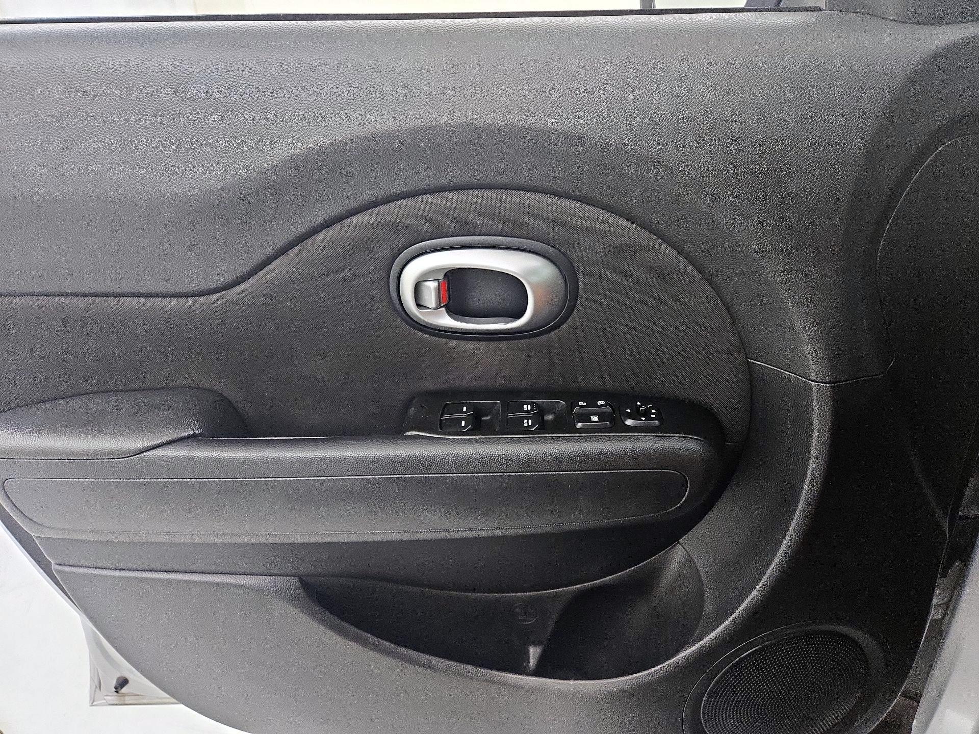 Thumbnail: 2015 Kia Soul - 12