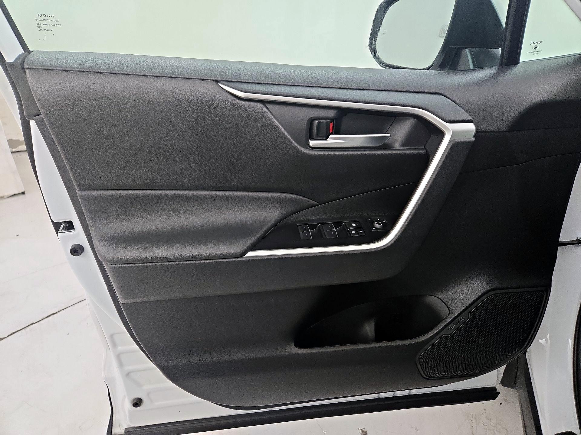 Thumbnail: 2025 Toyota RAV4 - 12