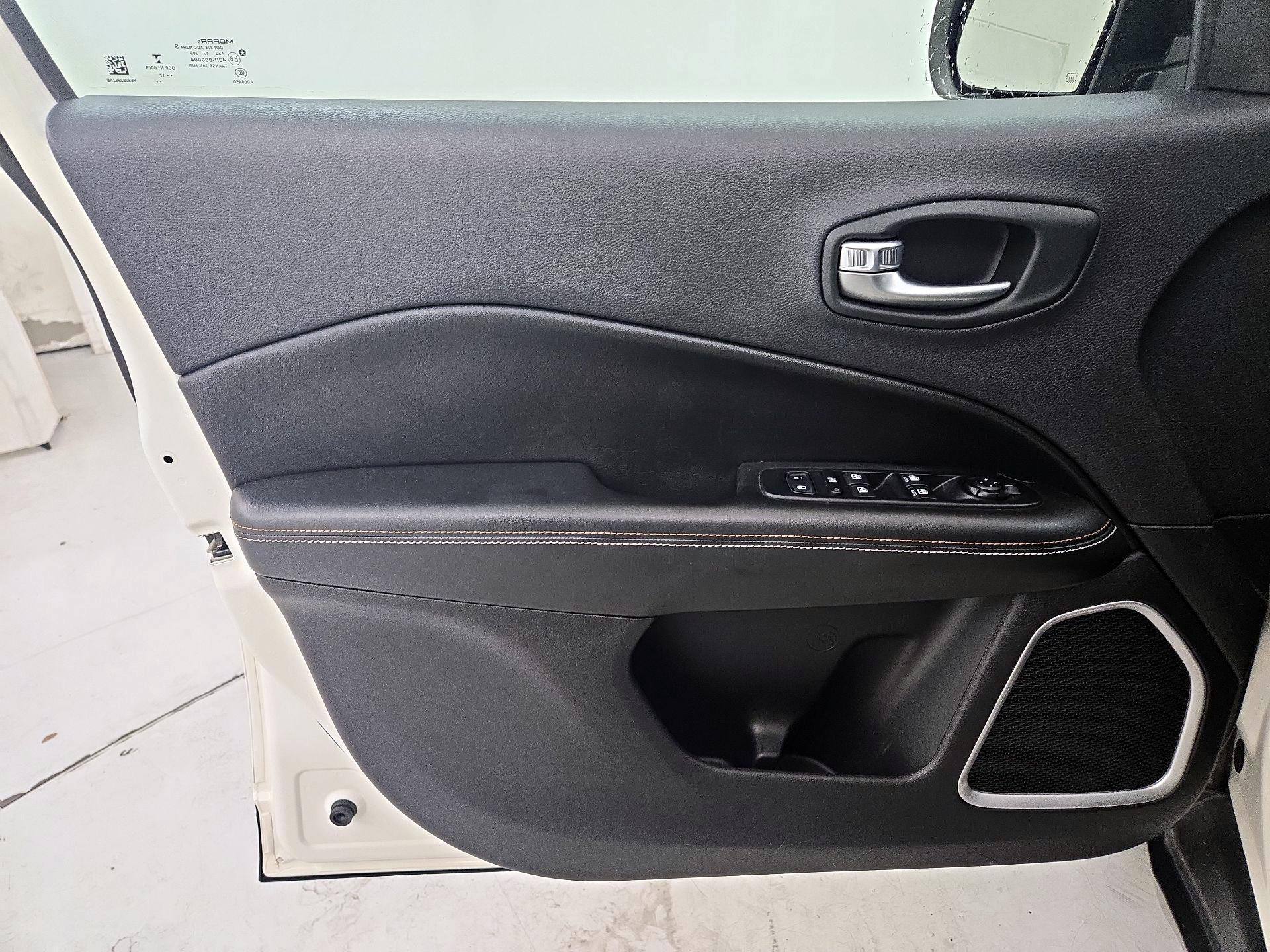 Thumbnail: 2018 Jeep Compass - 12