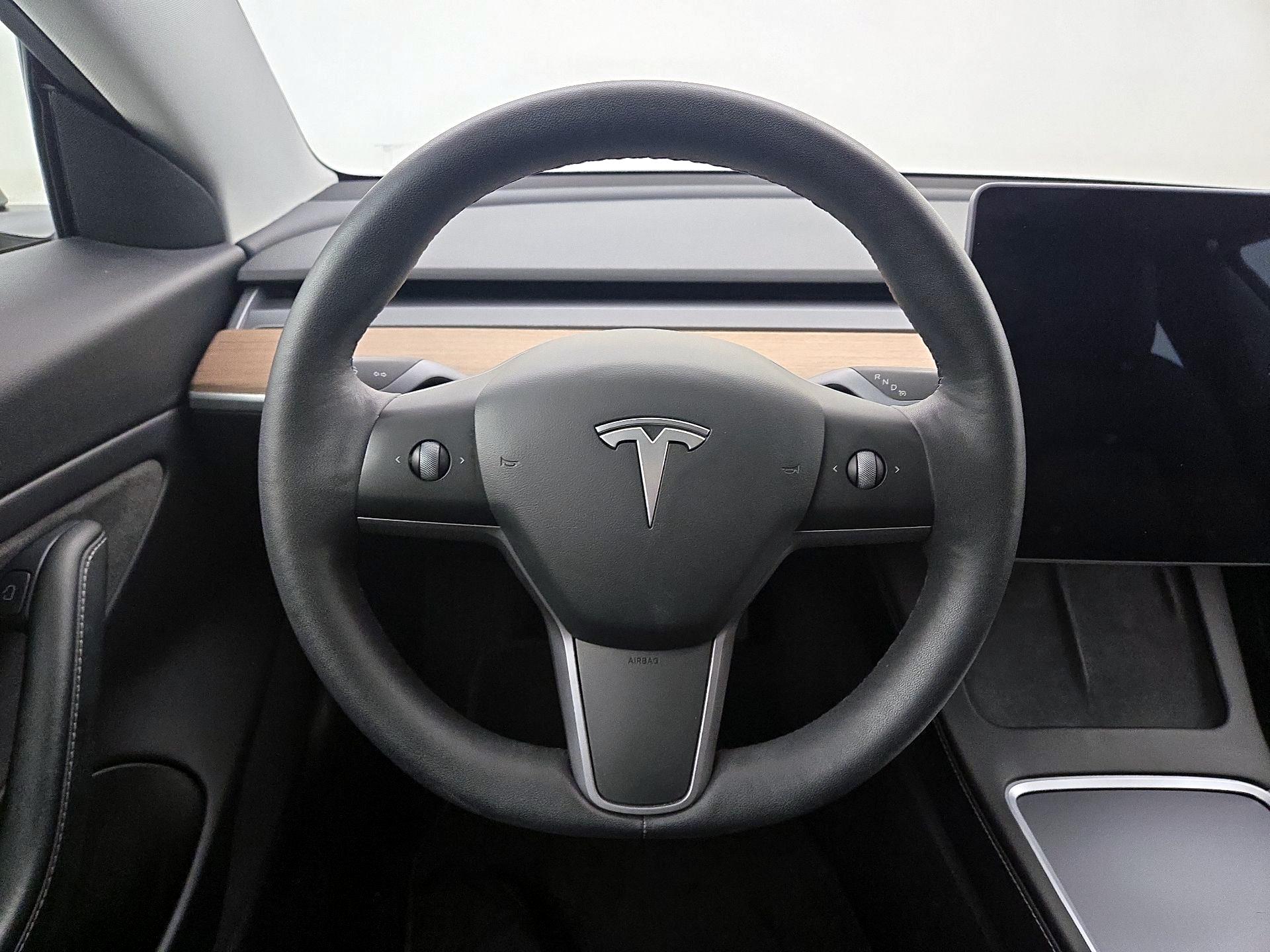 Thumbnail: 2021 Tesla Model 3 - 10