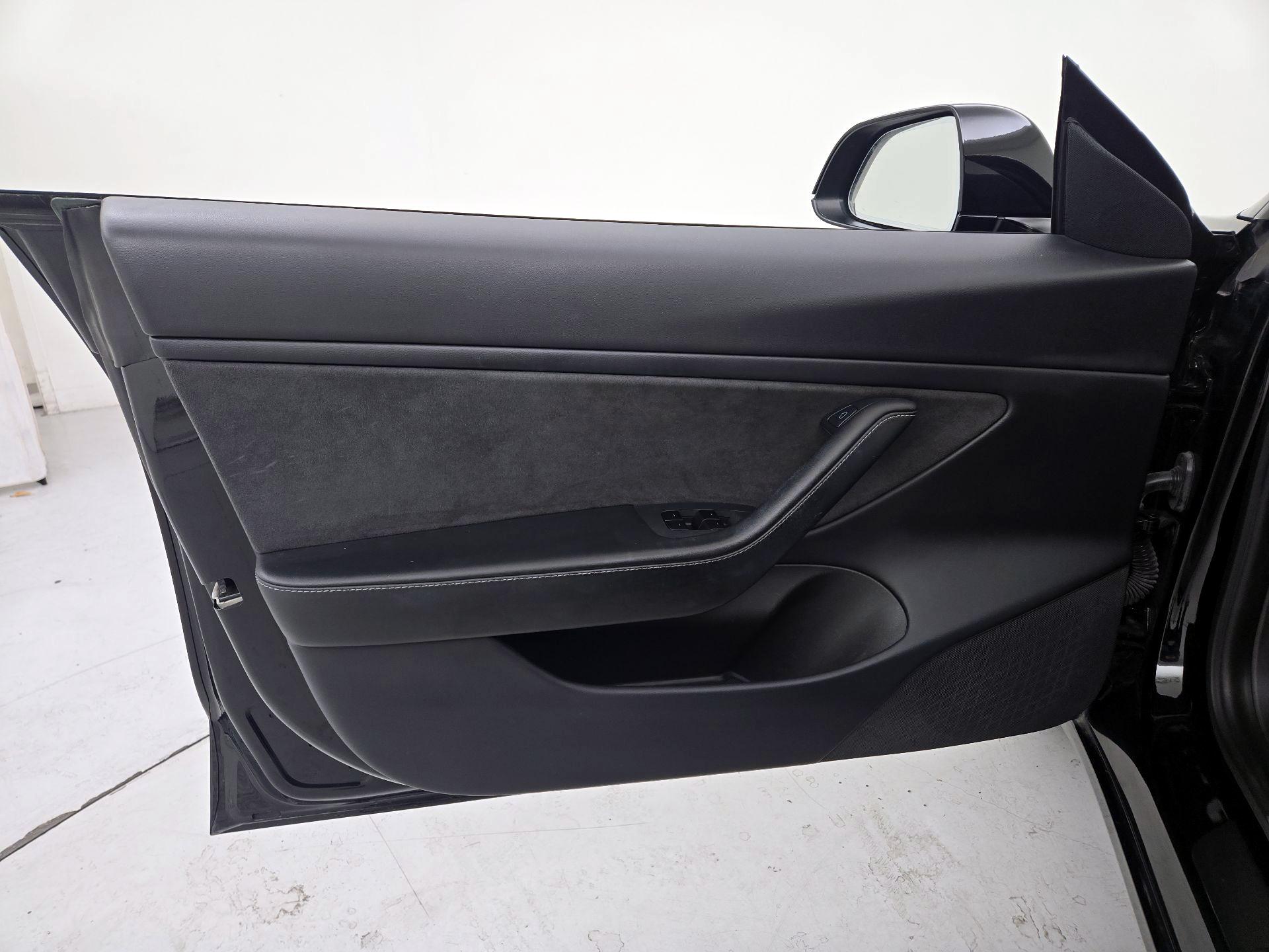 Thumbnail: 2021 Tesla Model 3 - 12