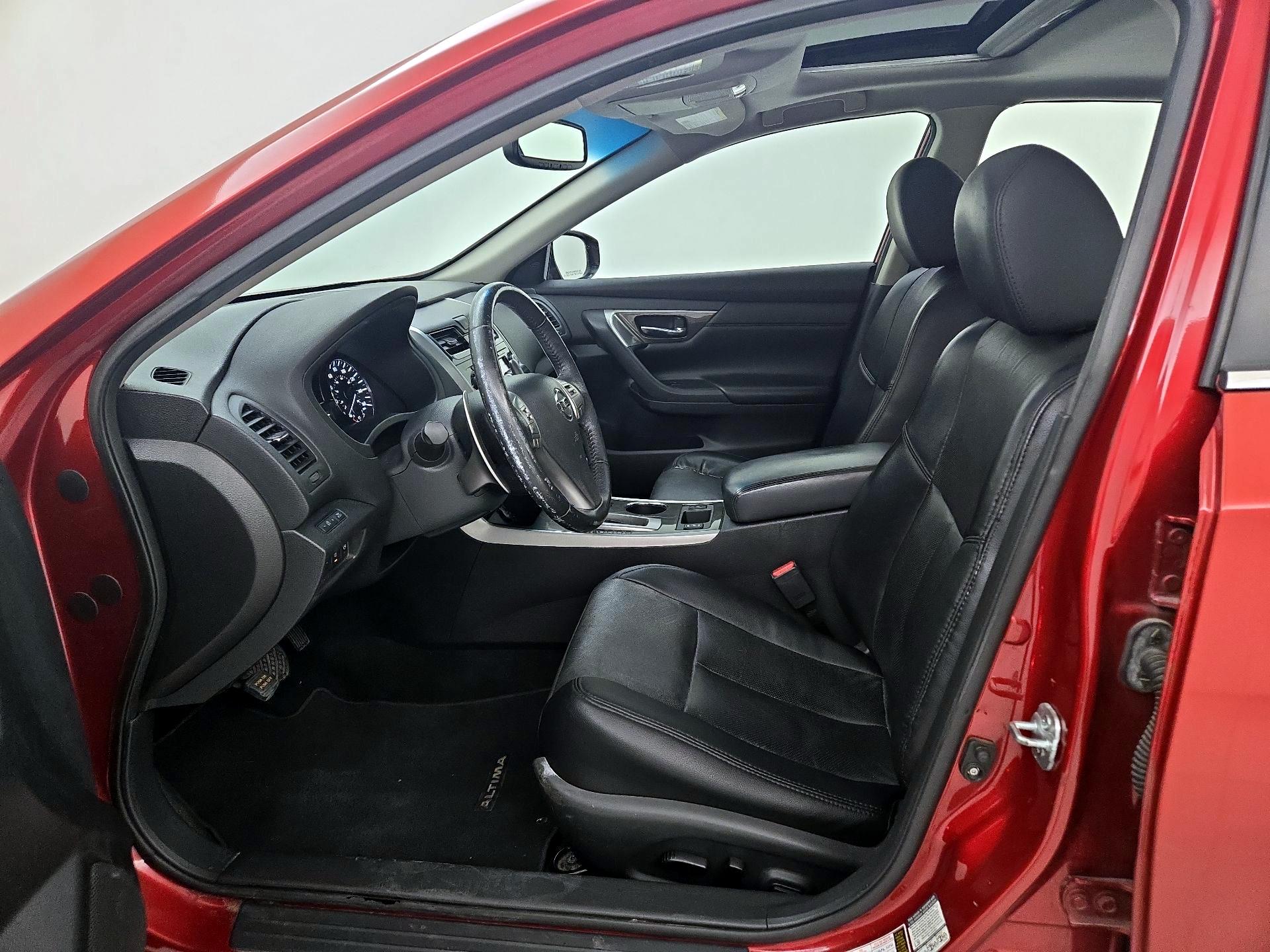 Thumbnail: 2015 Nissan Altima - 11