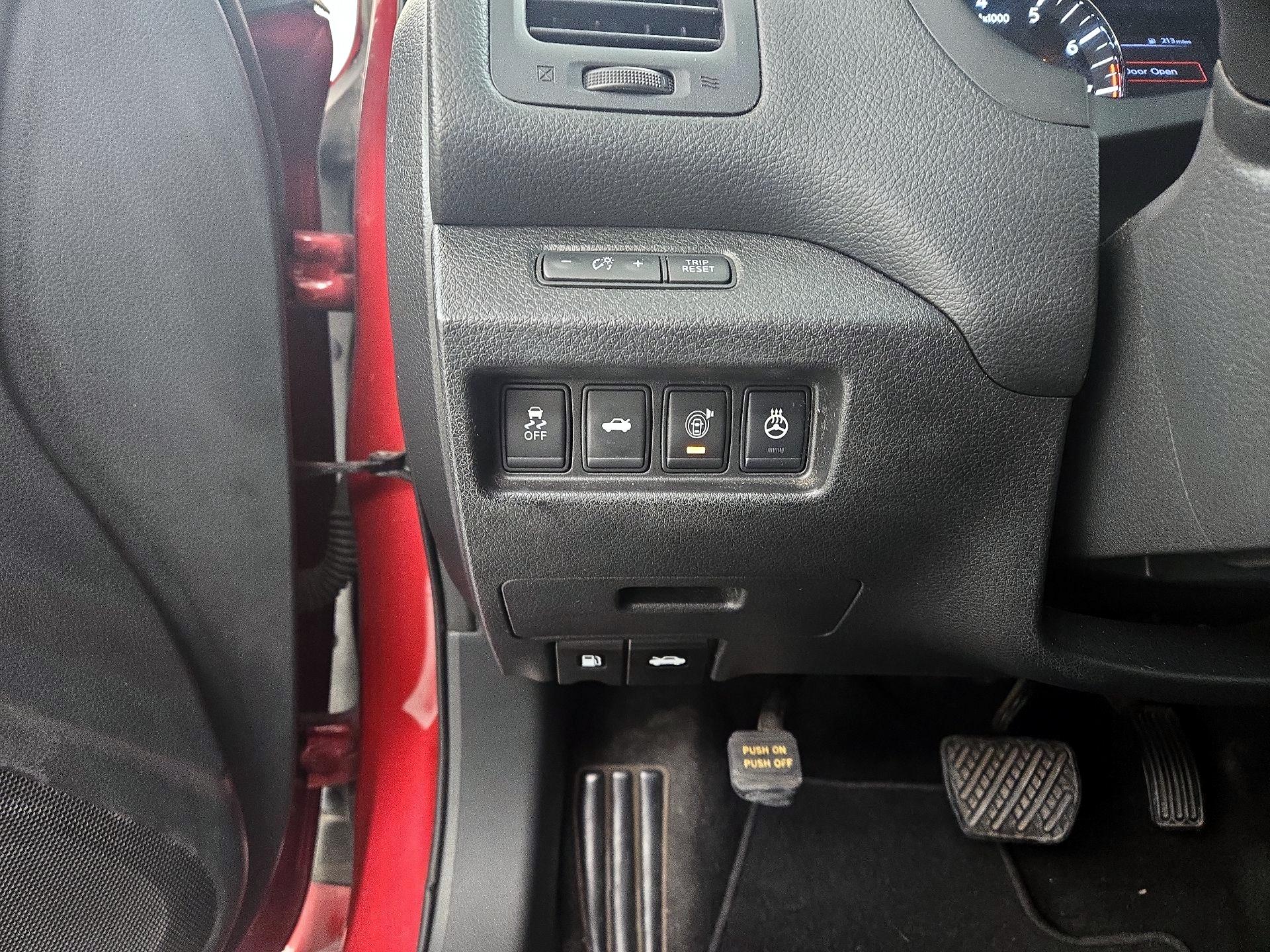 Thumbnail: 2015 Nissan Altima - 13