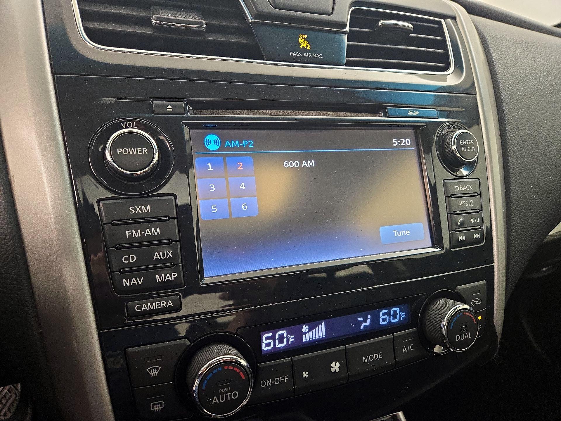 Thumbnail: 2015 Nissan Altima - 16