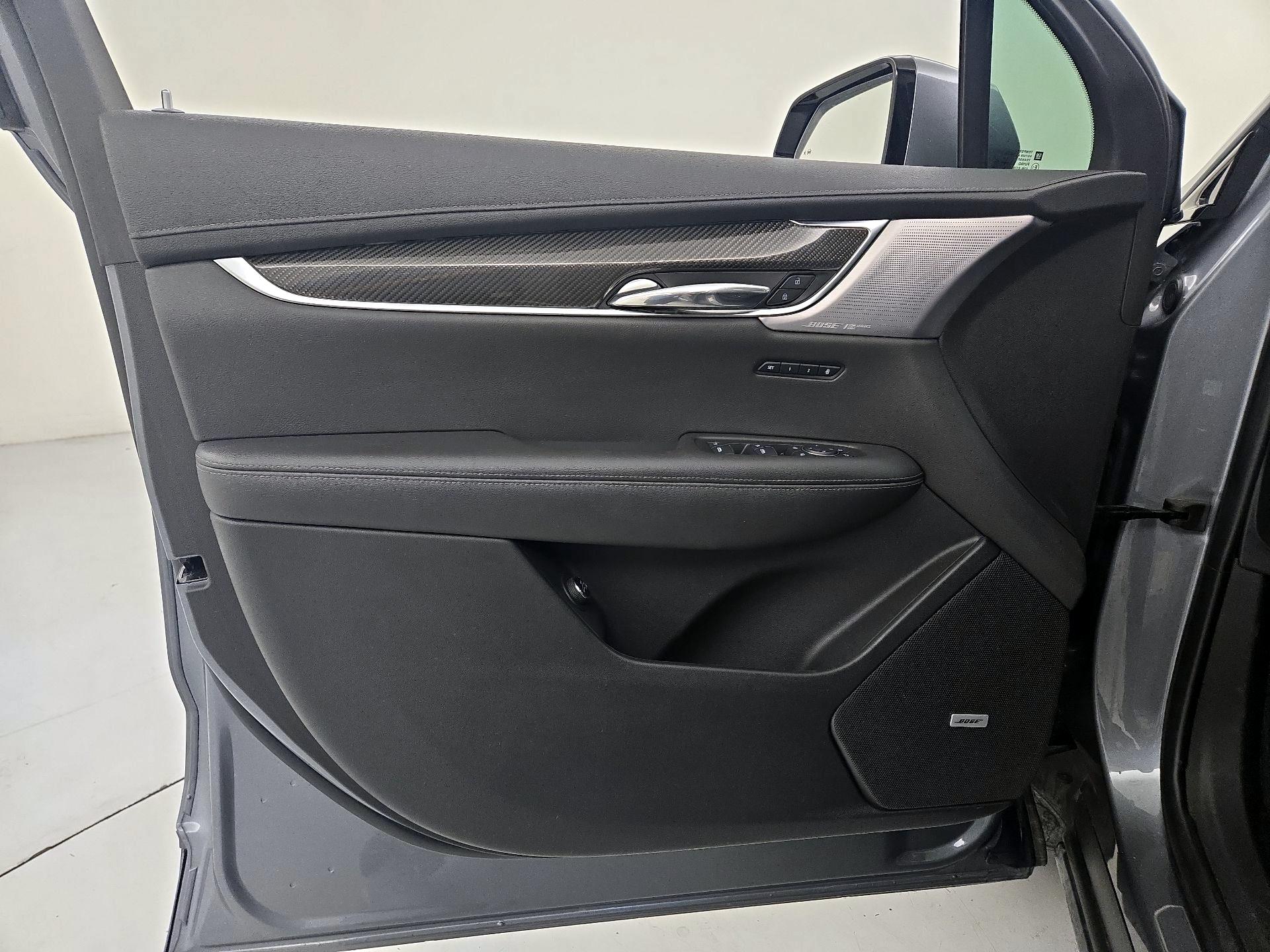 Thumbnail: 2022 Cadillac XT6 - 12