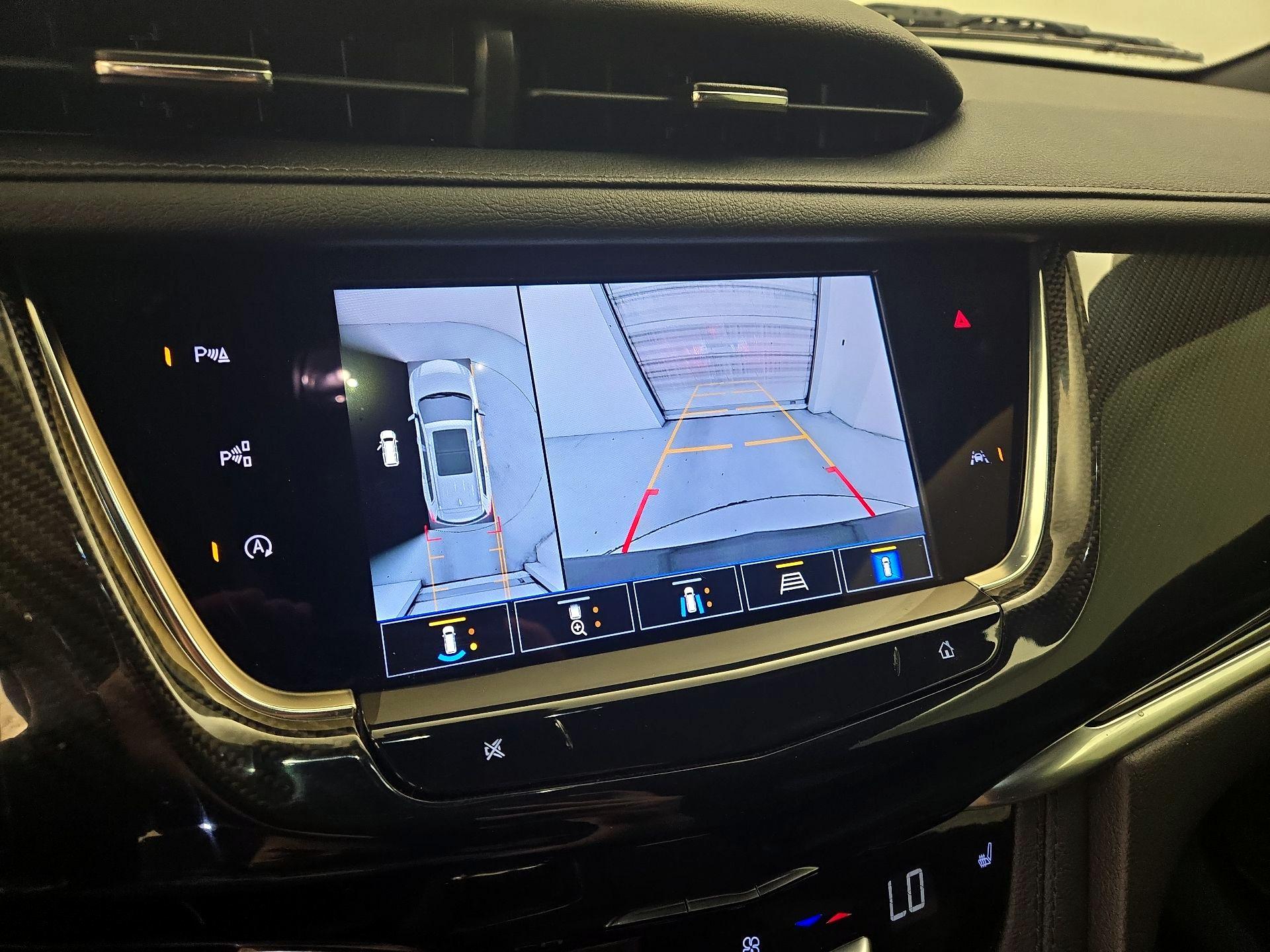 Thumbnail: 2022 Cadillac XT6 - 15