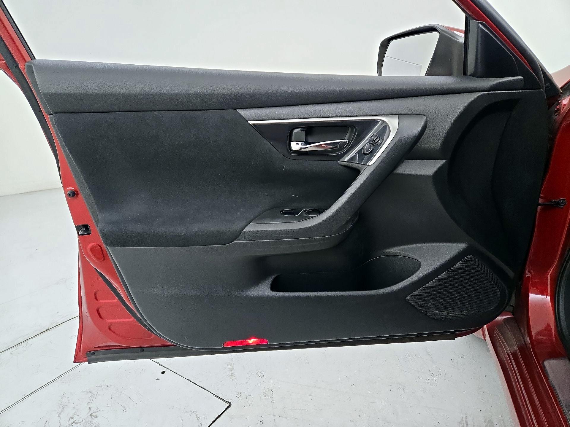 Thumbnail: 2014 Nissan Altima - 12