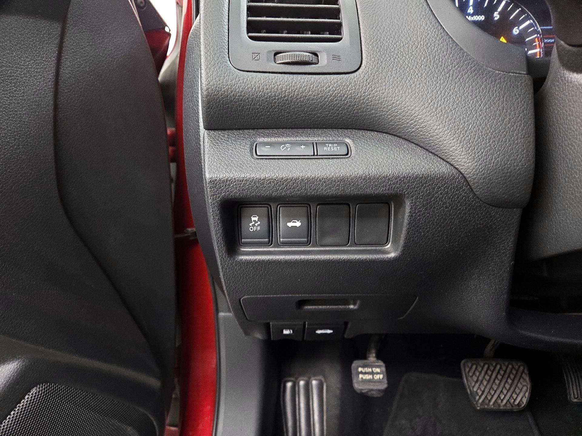 Thumbnail: 2014 Nissan Altima - 13