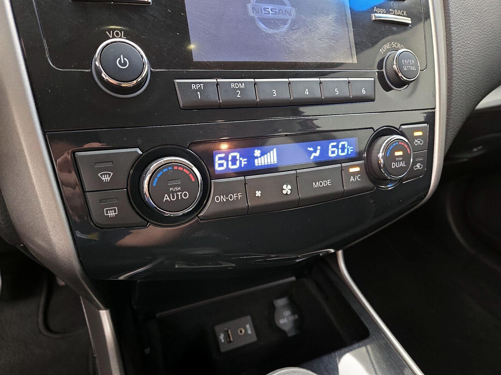 Thumbnail: 2014 Nissan Altima - 16