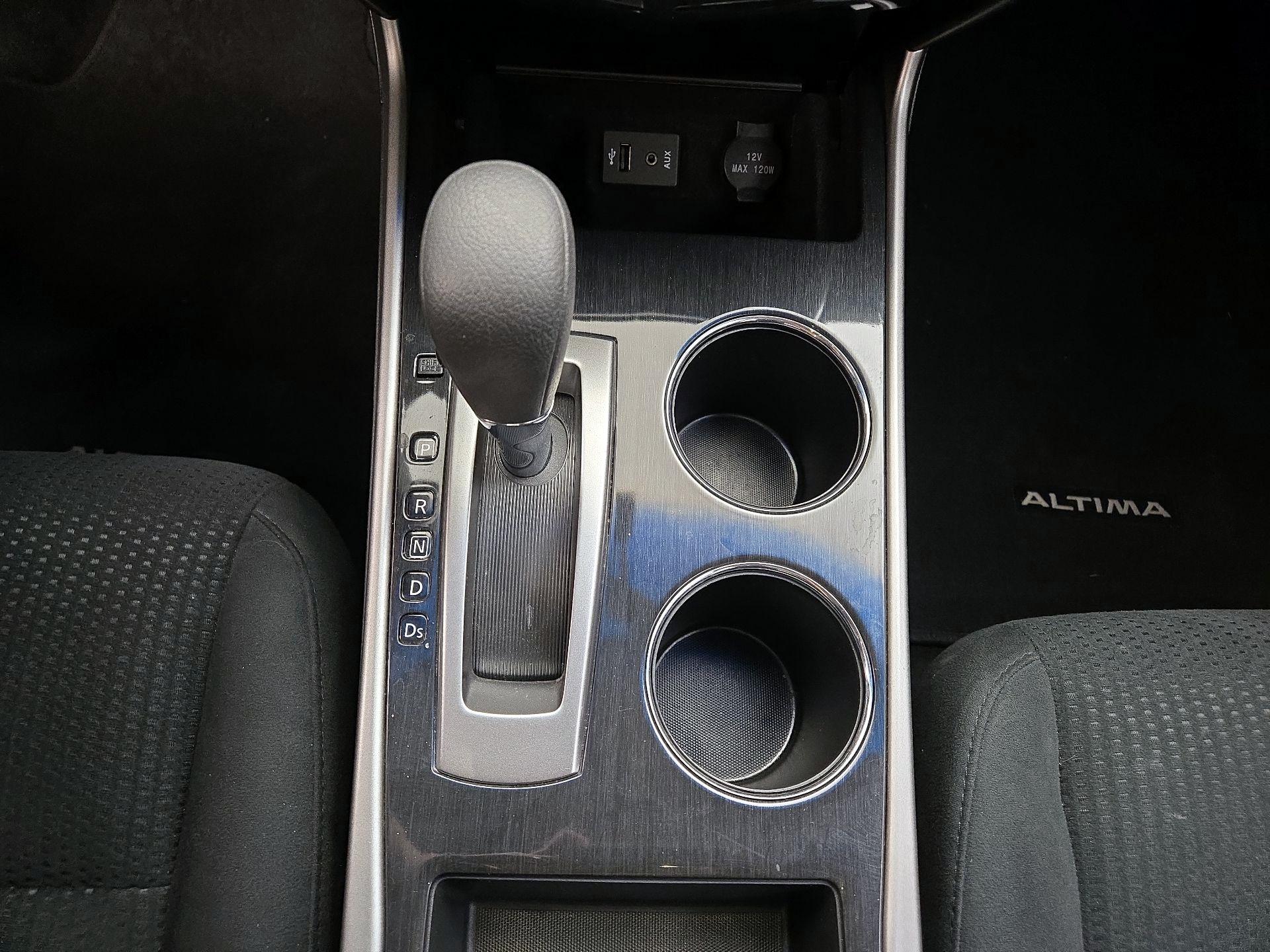 Thumbnail: 2014 Nissan Altima - 17