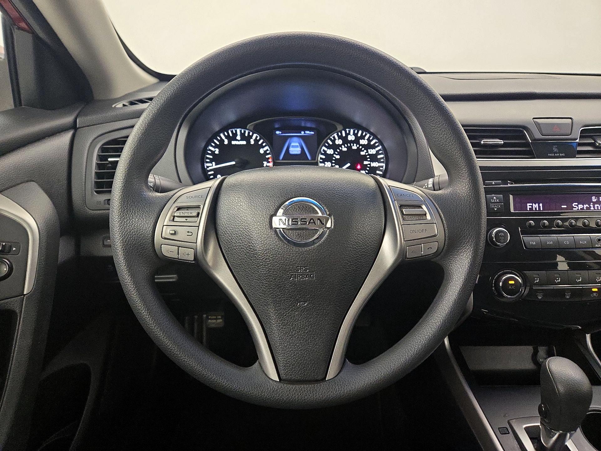 Thumbnail: 2015 Nissan Altima - 10