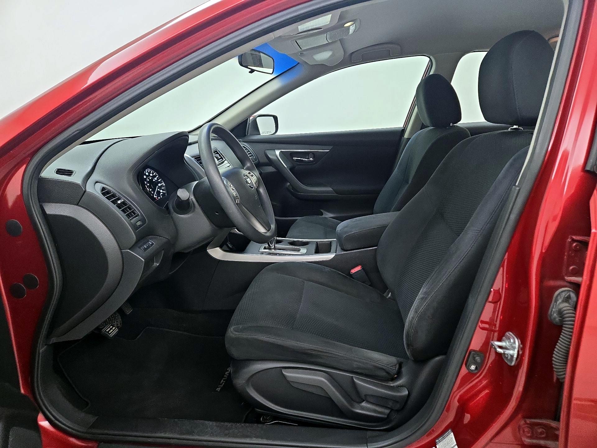 Thumbnail: 2015 Nissan Altima - 11