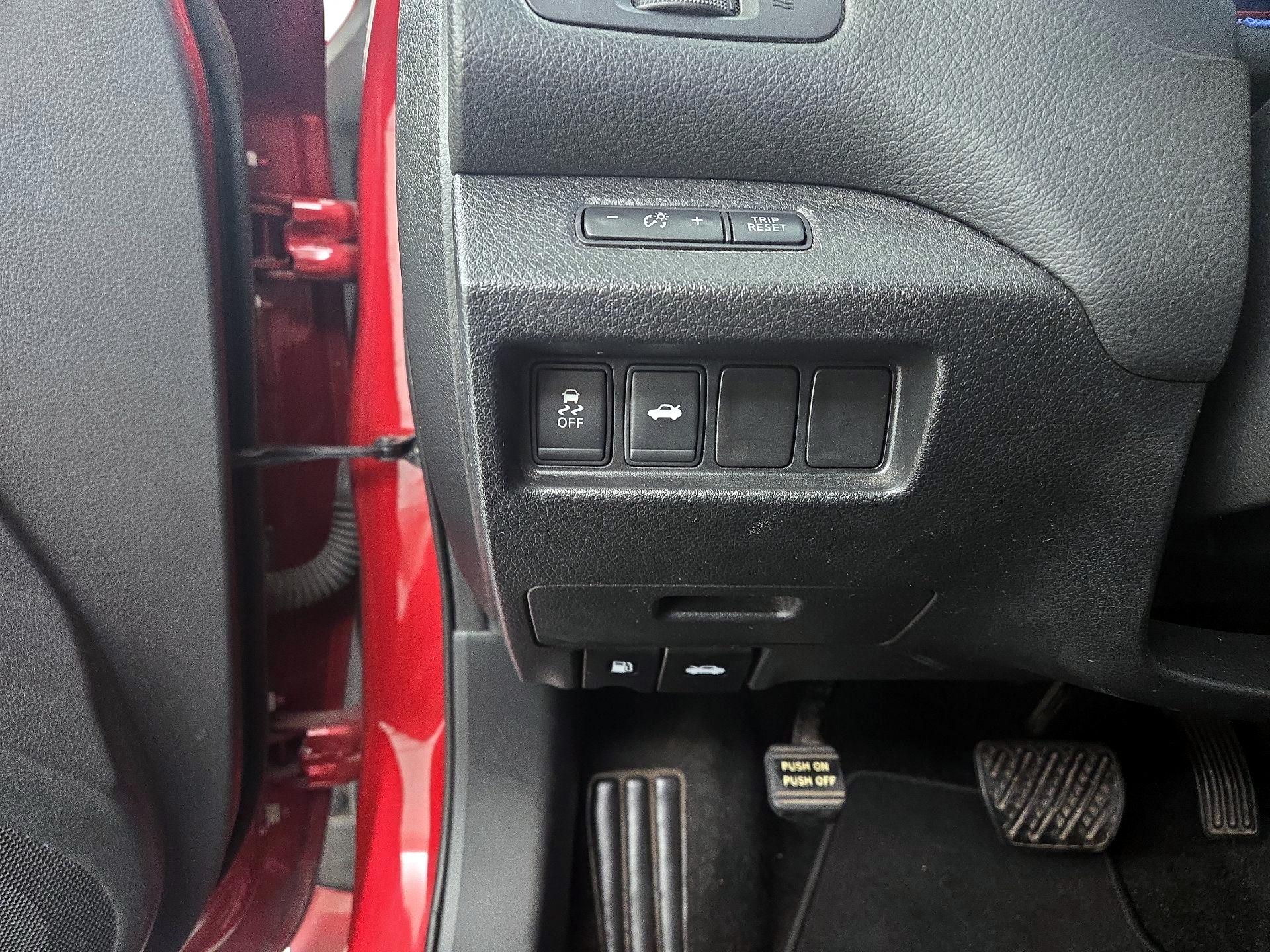 Thumbnail: 2015 Nissan Altima - 13