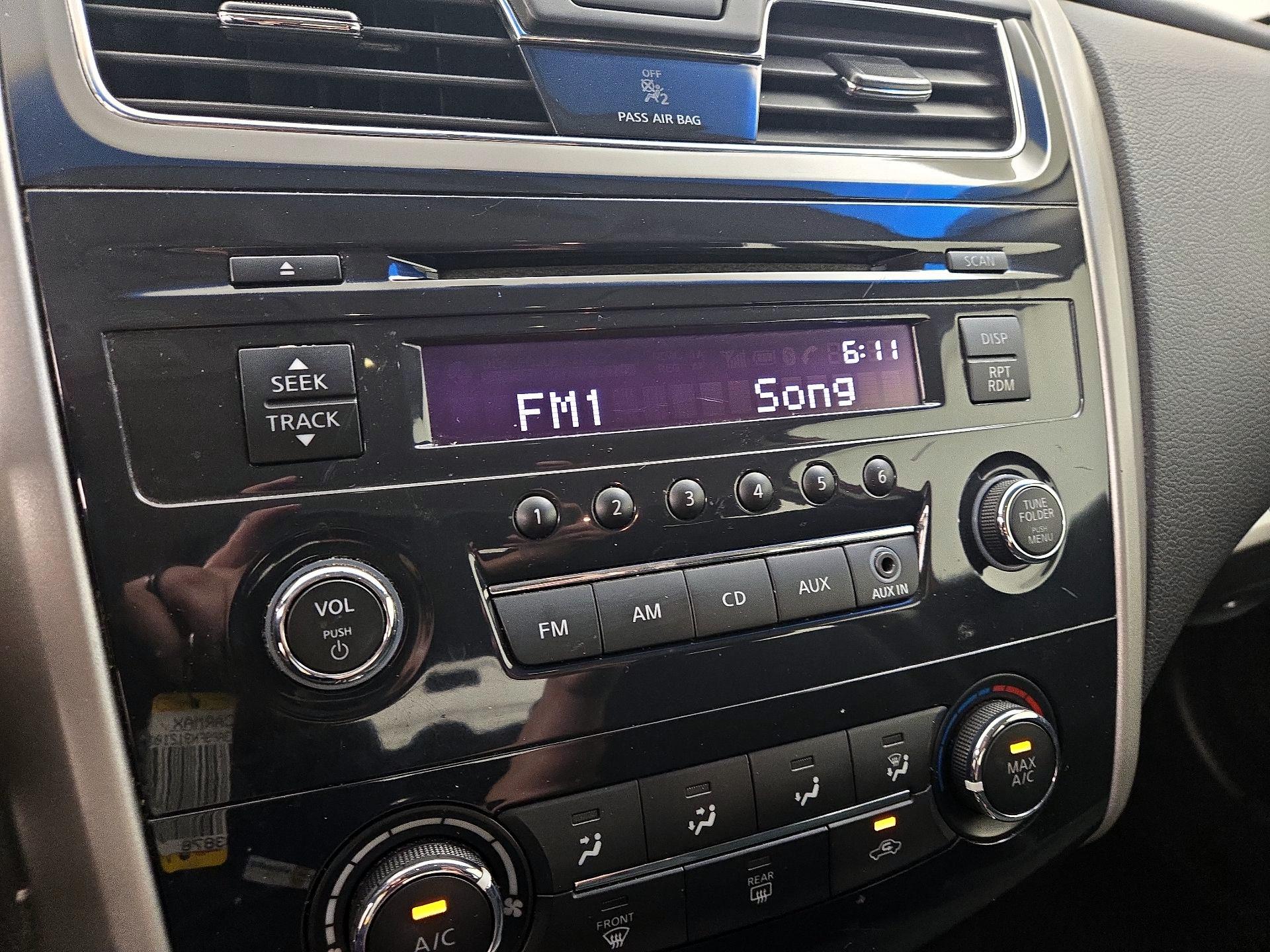 Thumbnail: 2015 Nissan Altima - 14