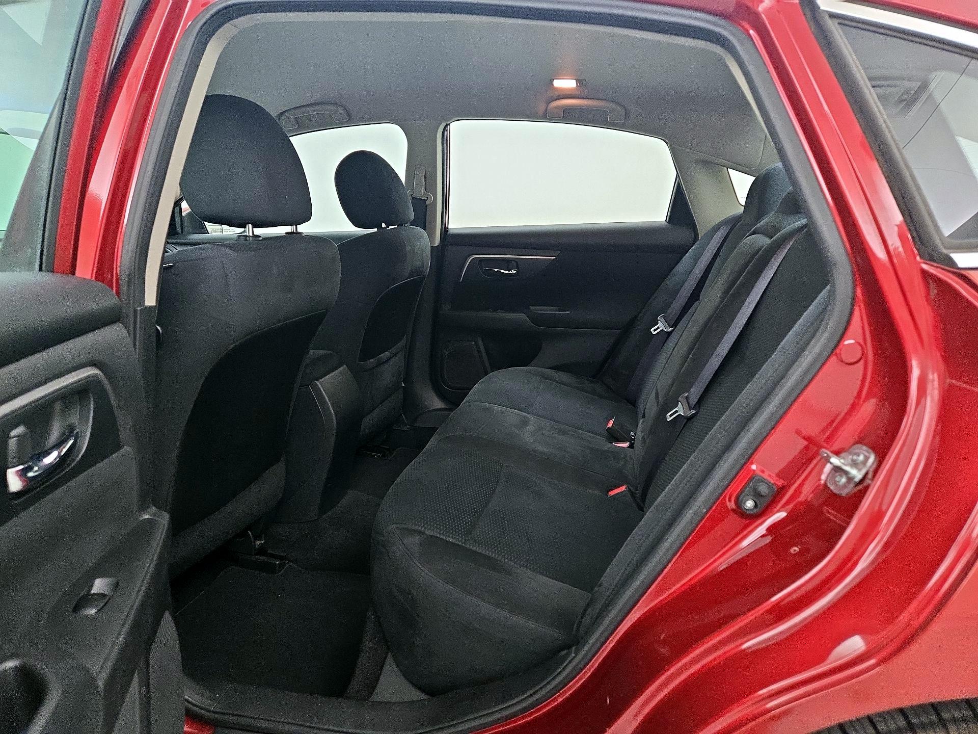 Thumbnail: 2015 Nissan Altima - 18