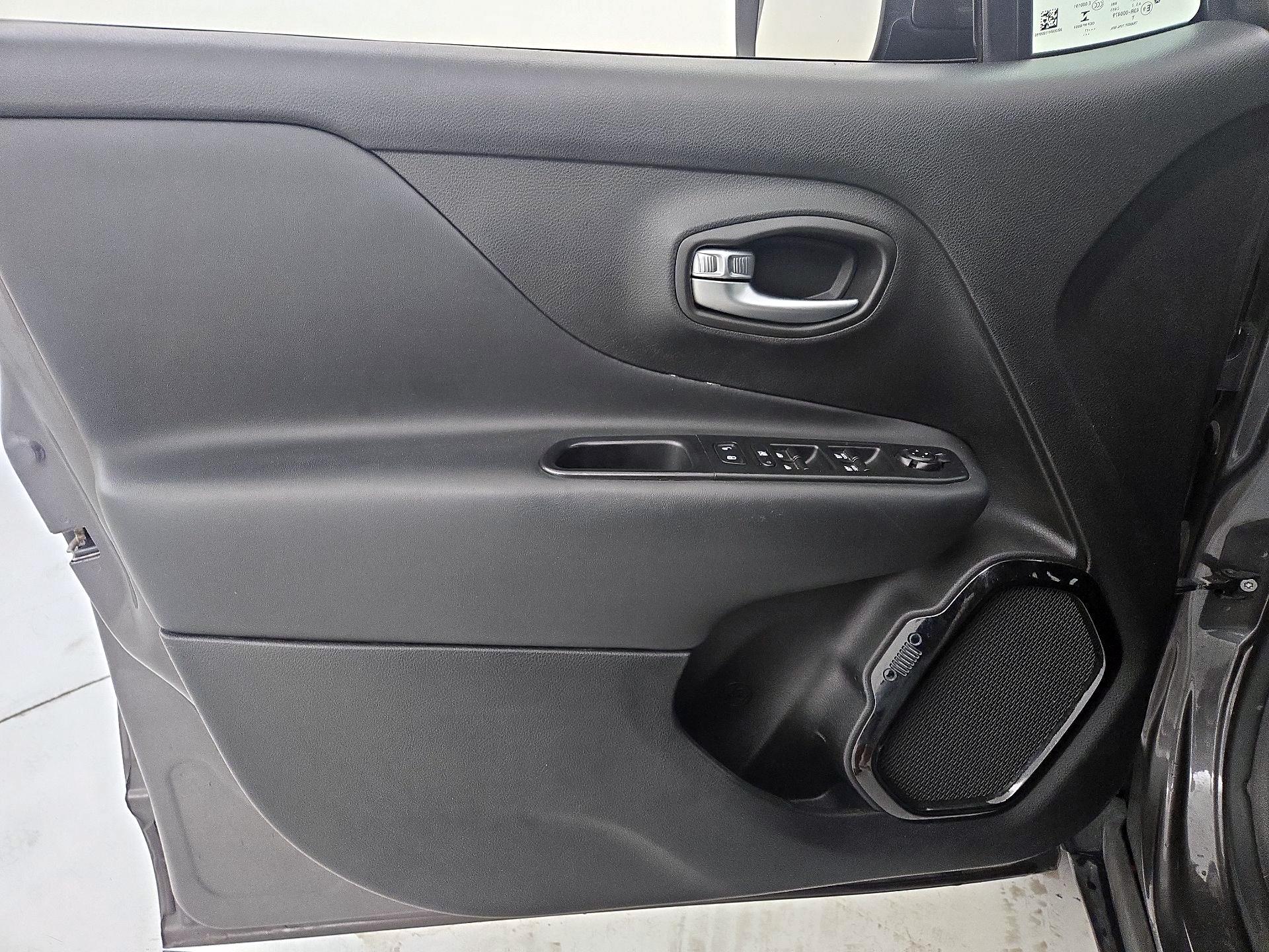 Thumbnail: 2017 Jeep Renegade - 12