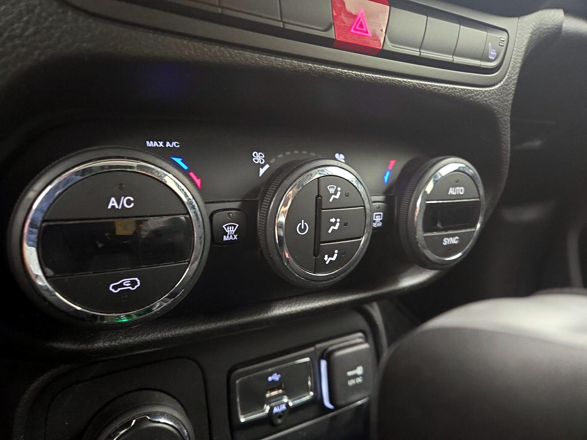 Thumbnail: 2017 Jeep Renegade - 17