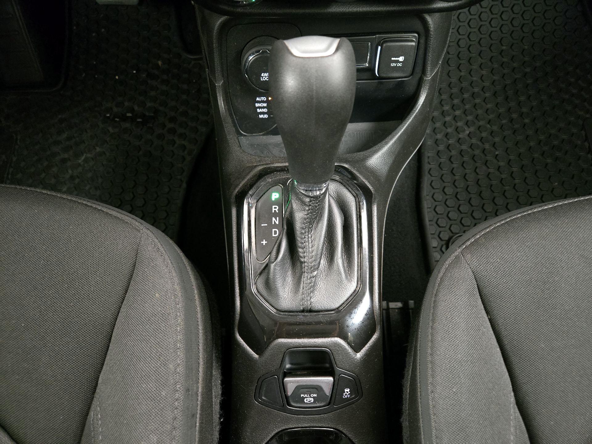 Thumbnail: 2017 Jeep Renegade - 18