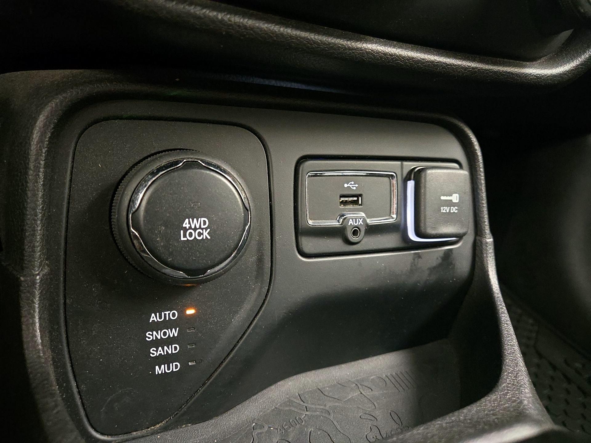 Thumbnail: 2017 Jeep Renegade - 19