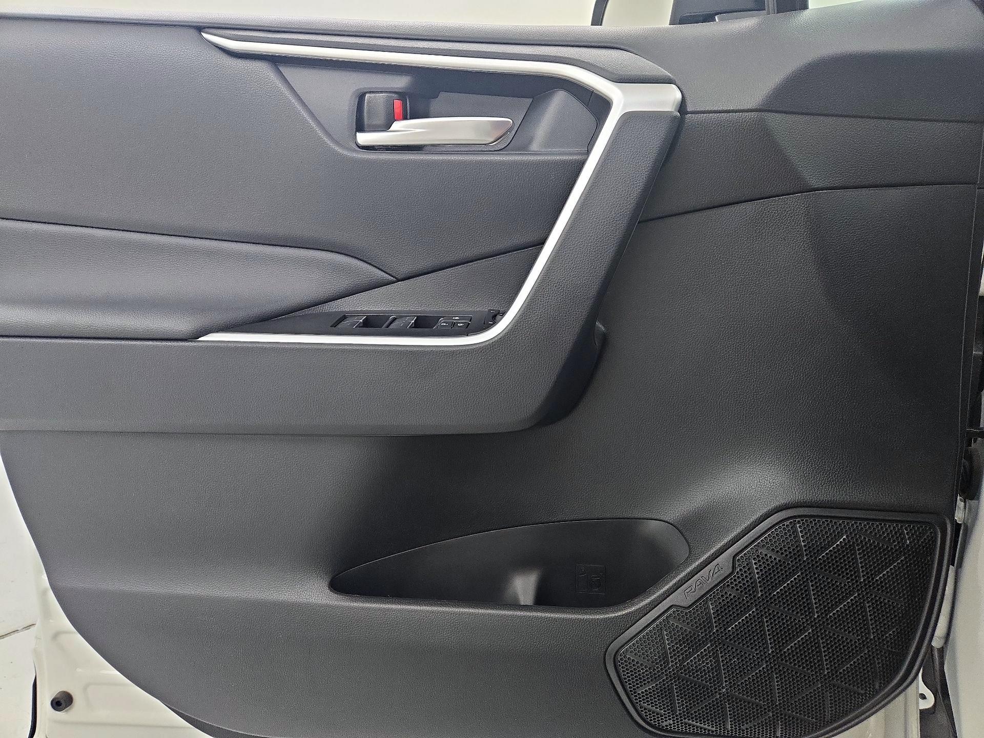 Thumbnail: 2025 Toyota RAV4 - 12