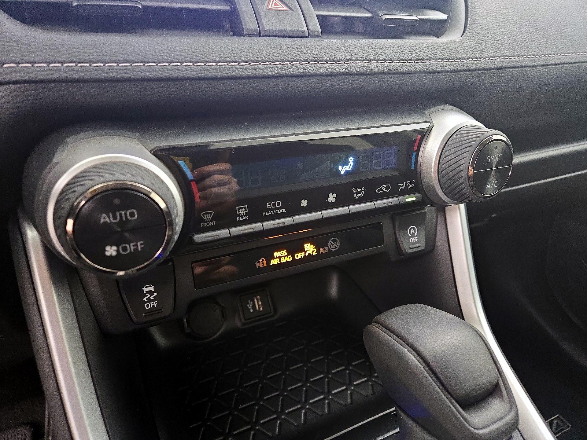 Thumbnail: 2025 Toyota RAV4 - 16