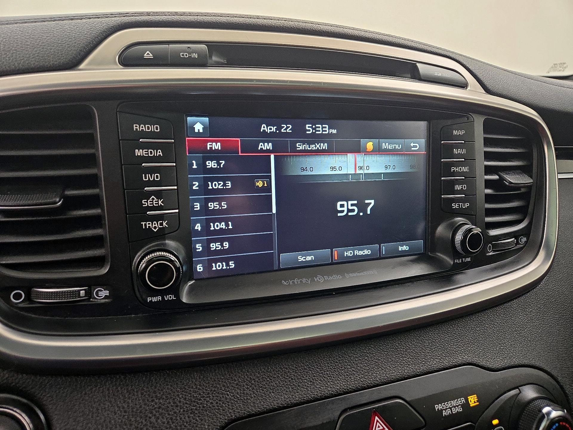 Thumbnail: 2016 Kia Sorento - 16