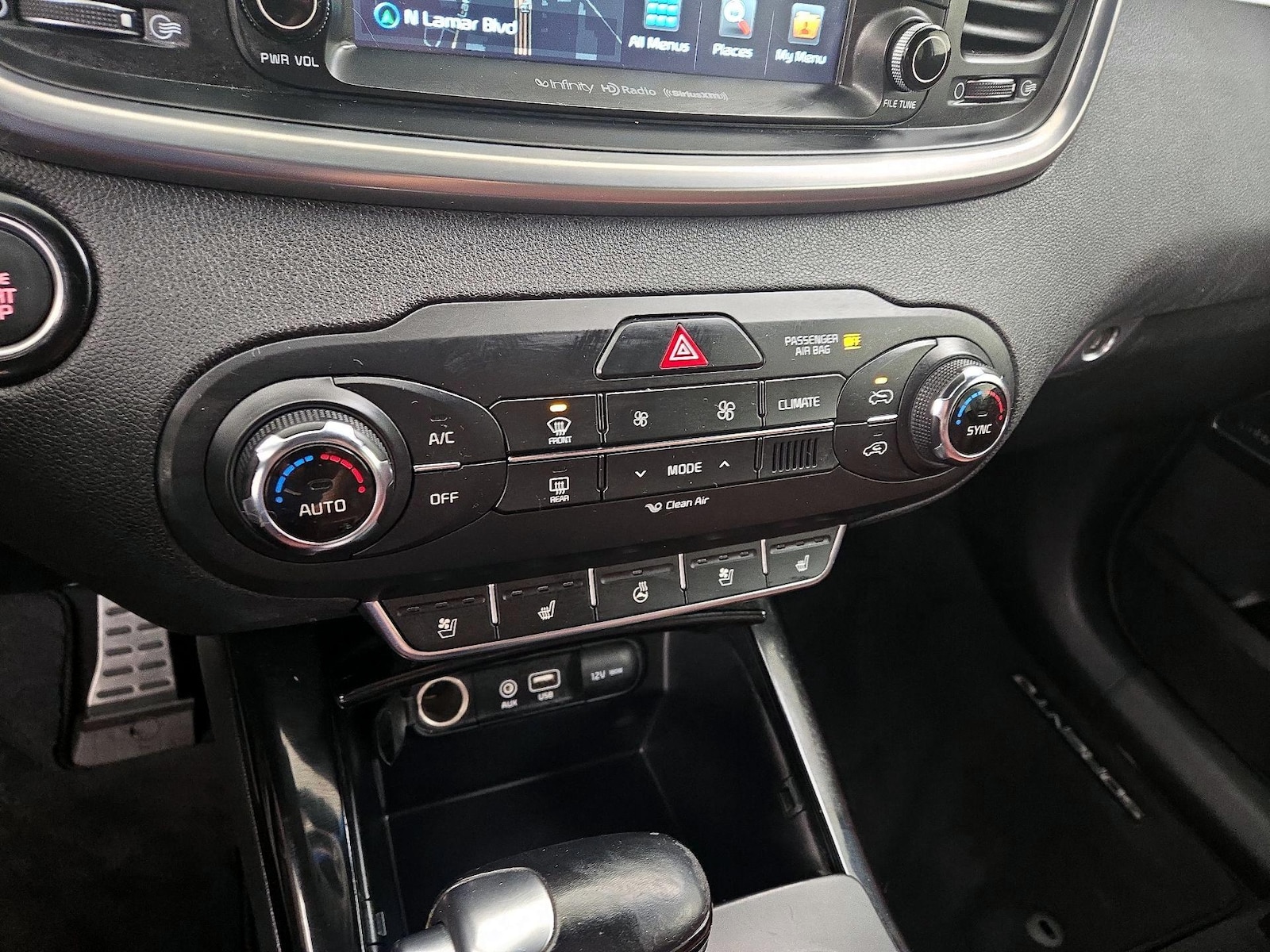 2016 Kia Sorento Limited - Photo 18