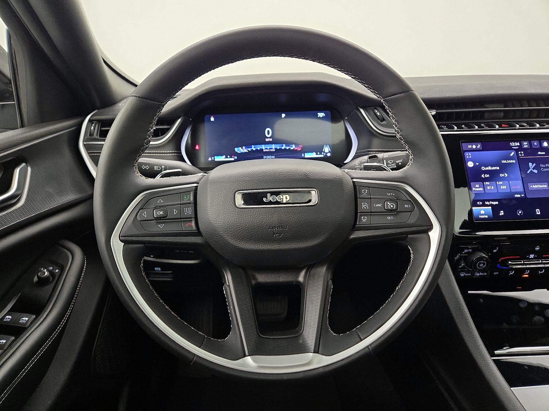 Thumbnail: 2023 Jeep Grand Cherokee - 10