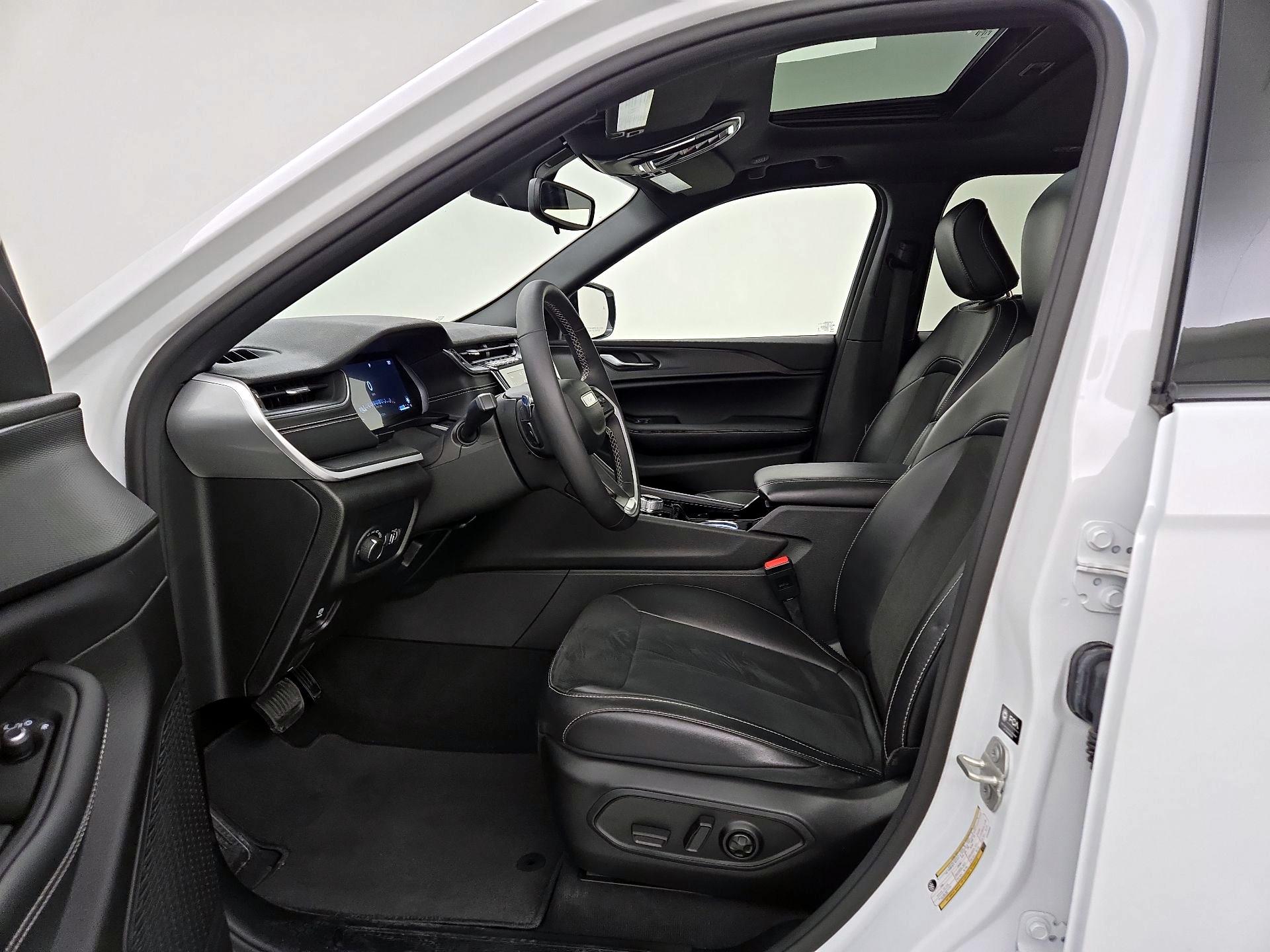 Thumbnail: 2023 Jeep Grand Cherokee - 11