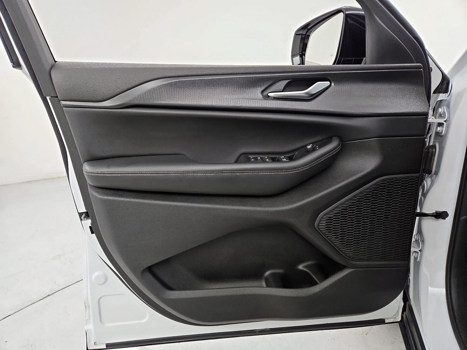 Thumbnail: 2023 Jeep Grand Cherokee - 12