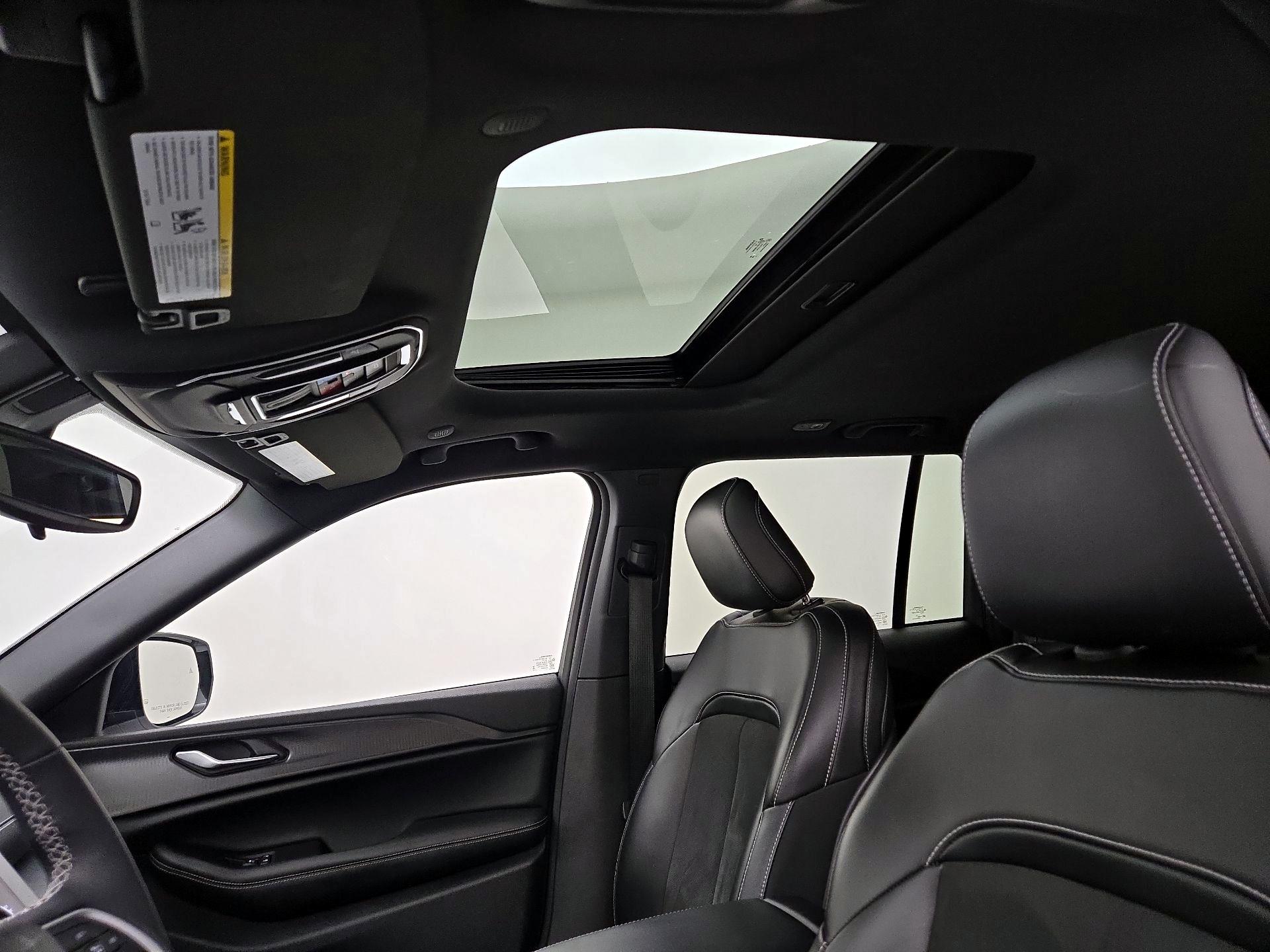 Thumbnail: 2023 Jeep Grand Cherokee - 19