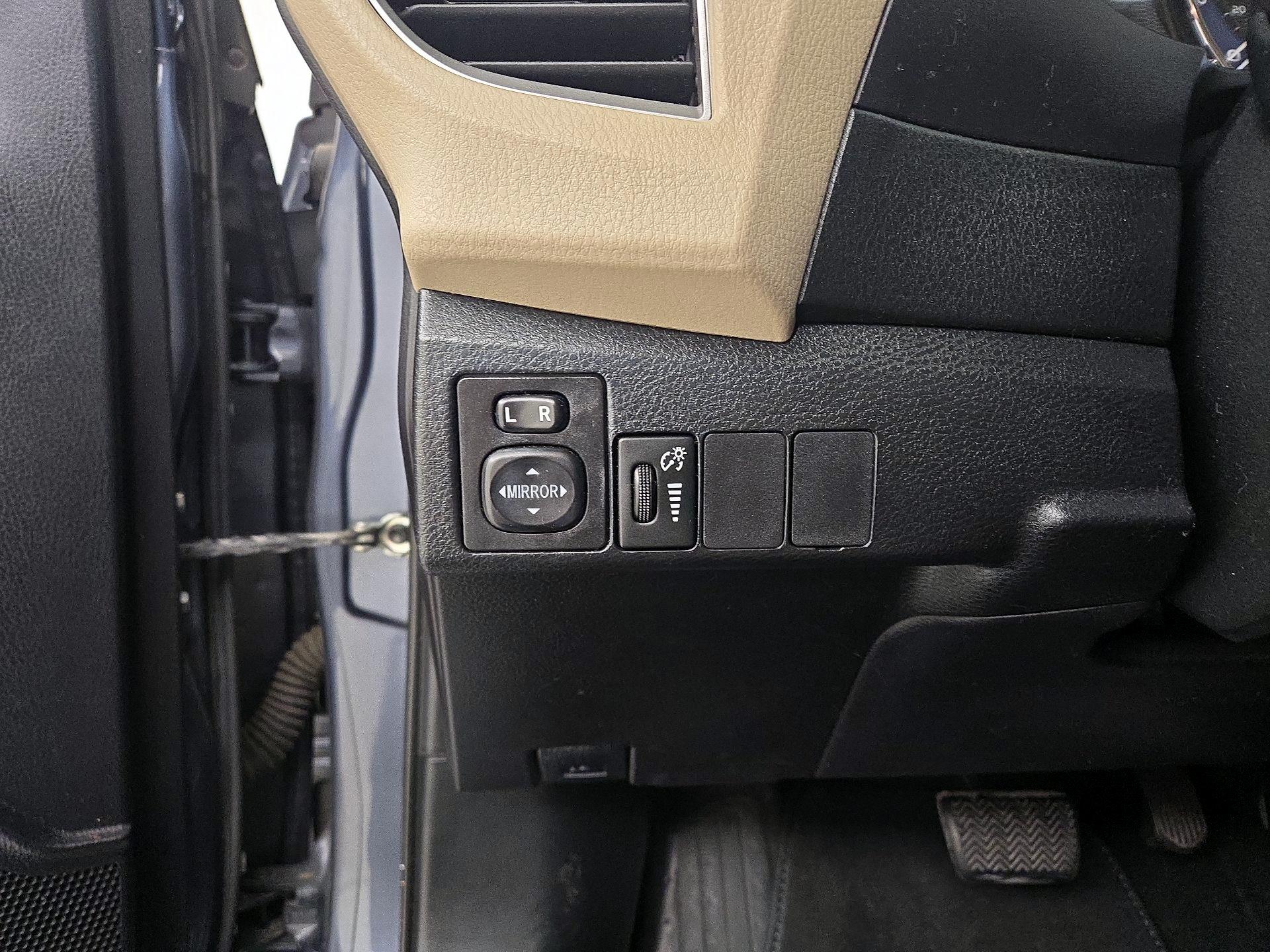 Thumbnail: 2014 Toyota Corolla - 13