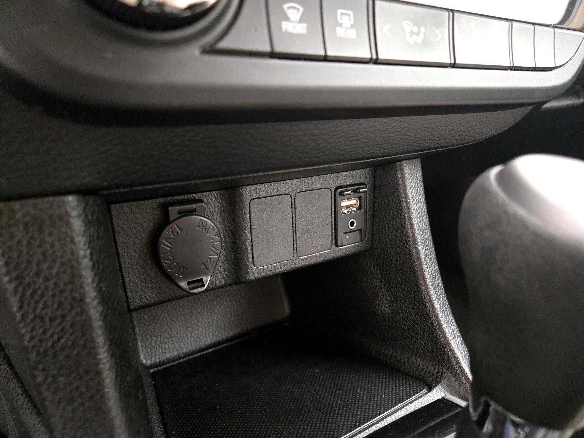 Thumbnail: 2014 Toyota Corolla - 18